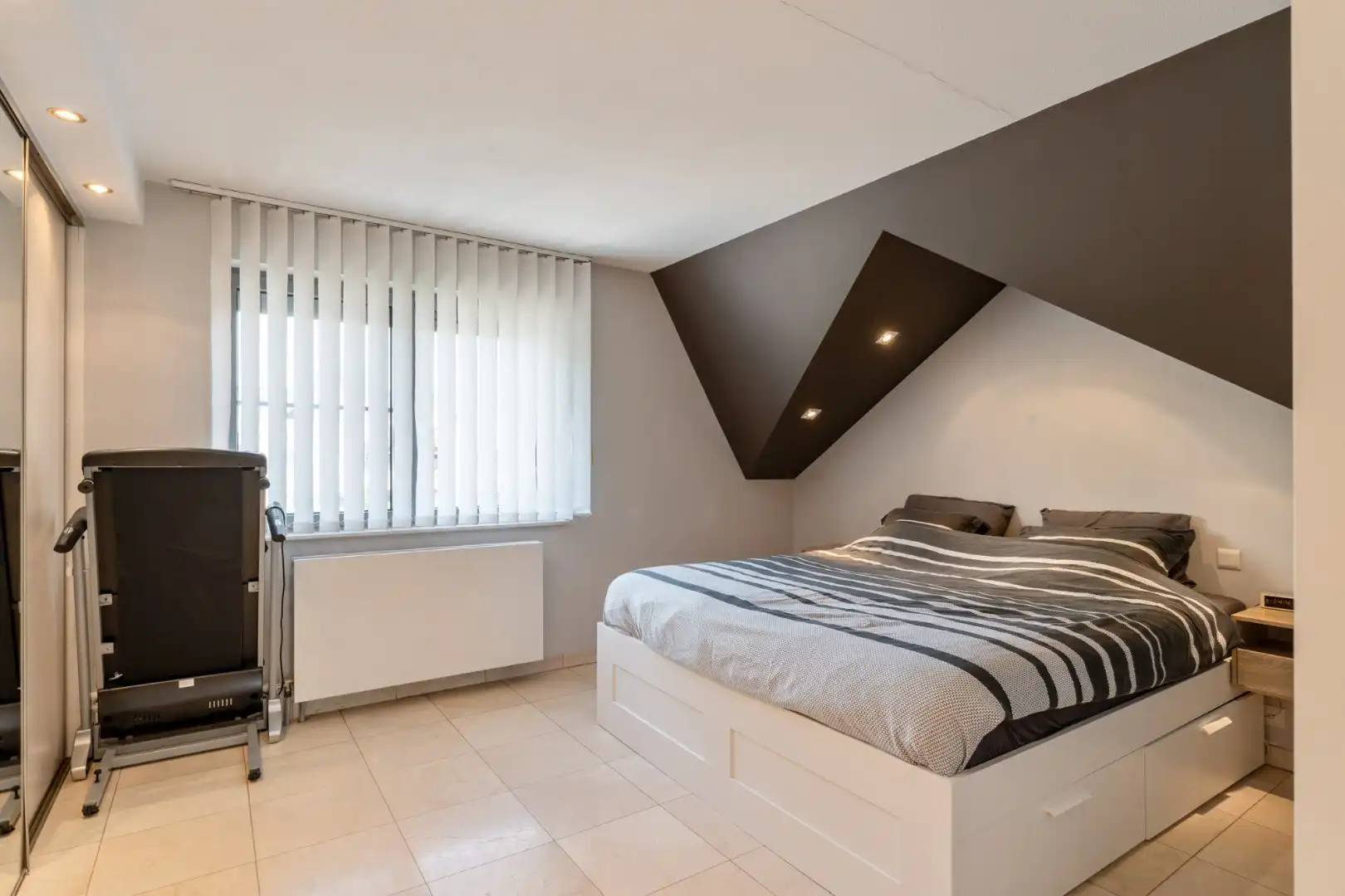 Zeer ruime, goed afgewerkte woning met diverse mogelijkheden nabij het centrum van Maaseik! foto 17