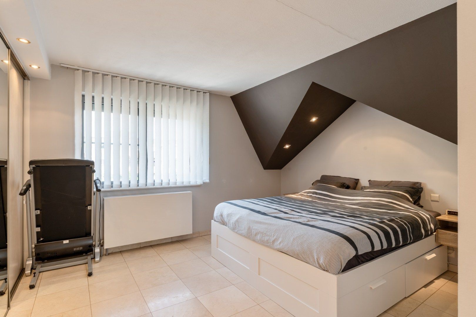 Zeer ruime, goed afgewerkte woning met diverse mogelijkheden nabij het centrum van Maaseik! foto 17