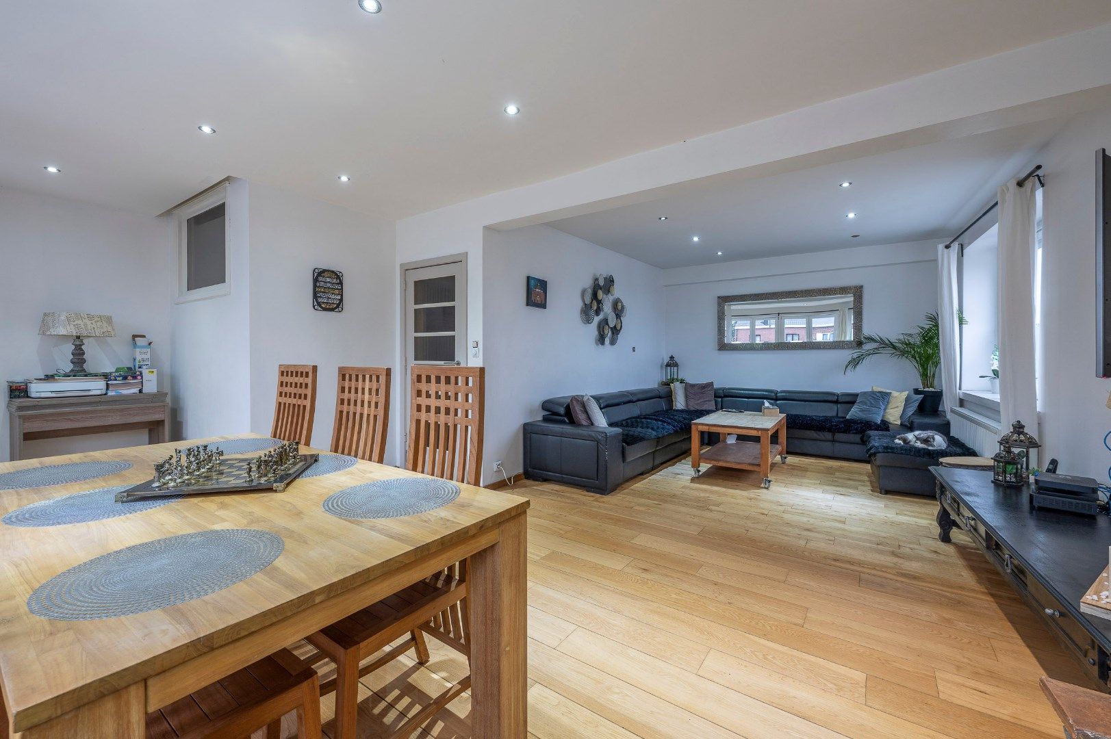 Ruim atelier (340m²) met woonst! foto 9