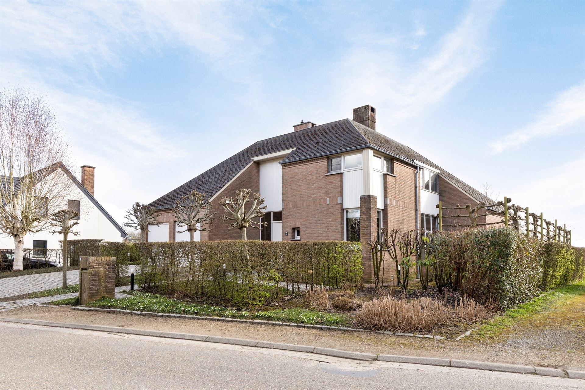 Unieke villa op zuidwest gericht perceel foto 3