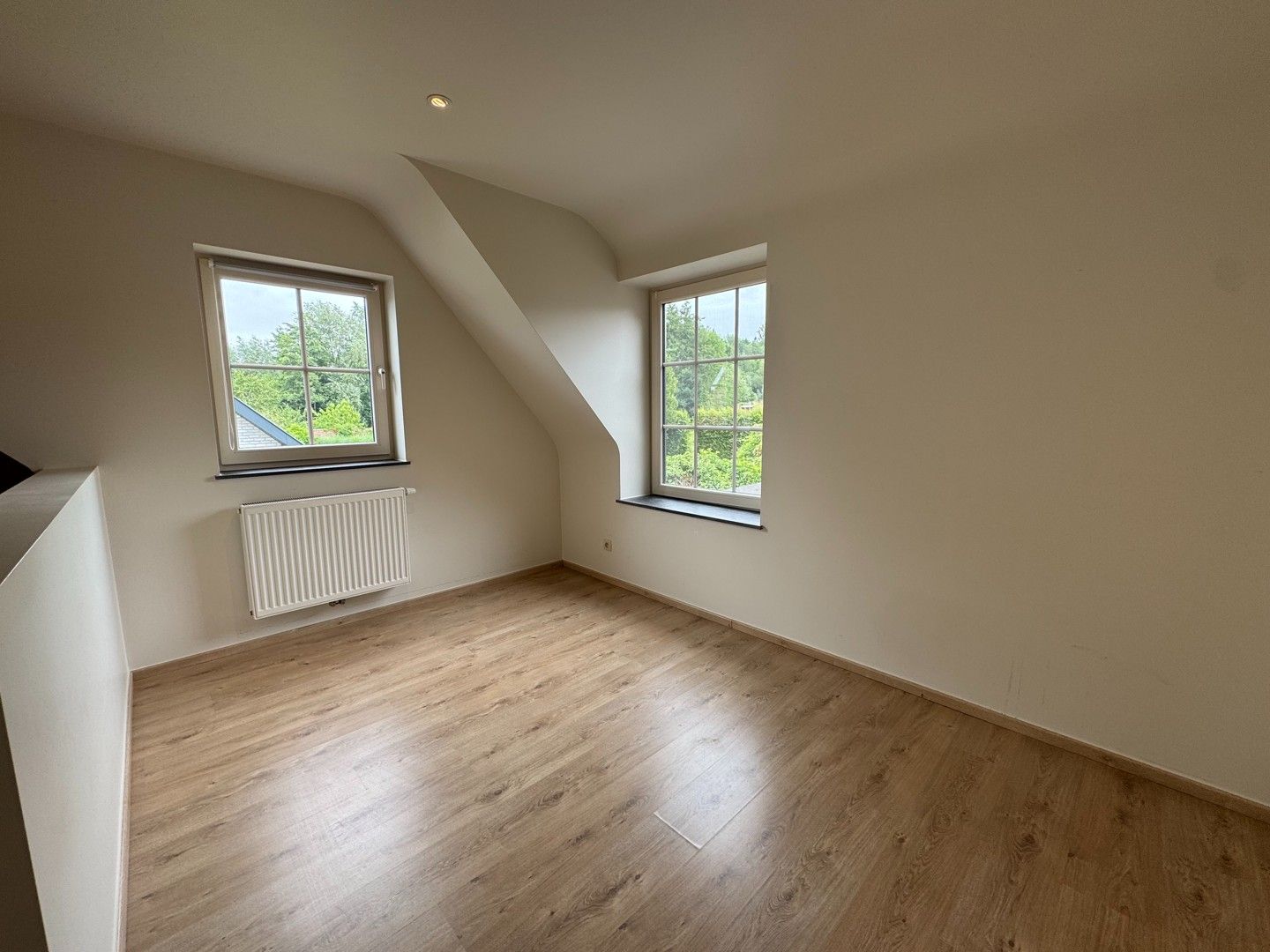 Mooie halfopen gezinswoning met zicht op Ename bos foto 14