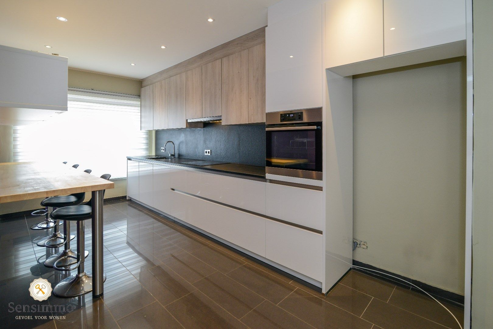 Ruim appartement met 3 slaapkamers te Genk met garagebox foto 6