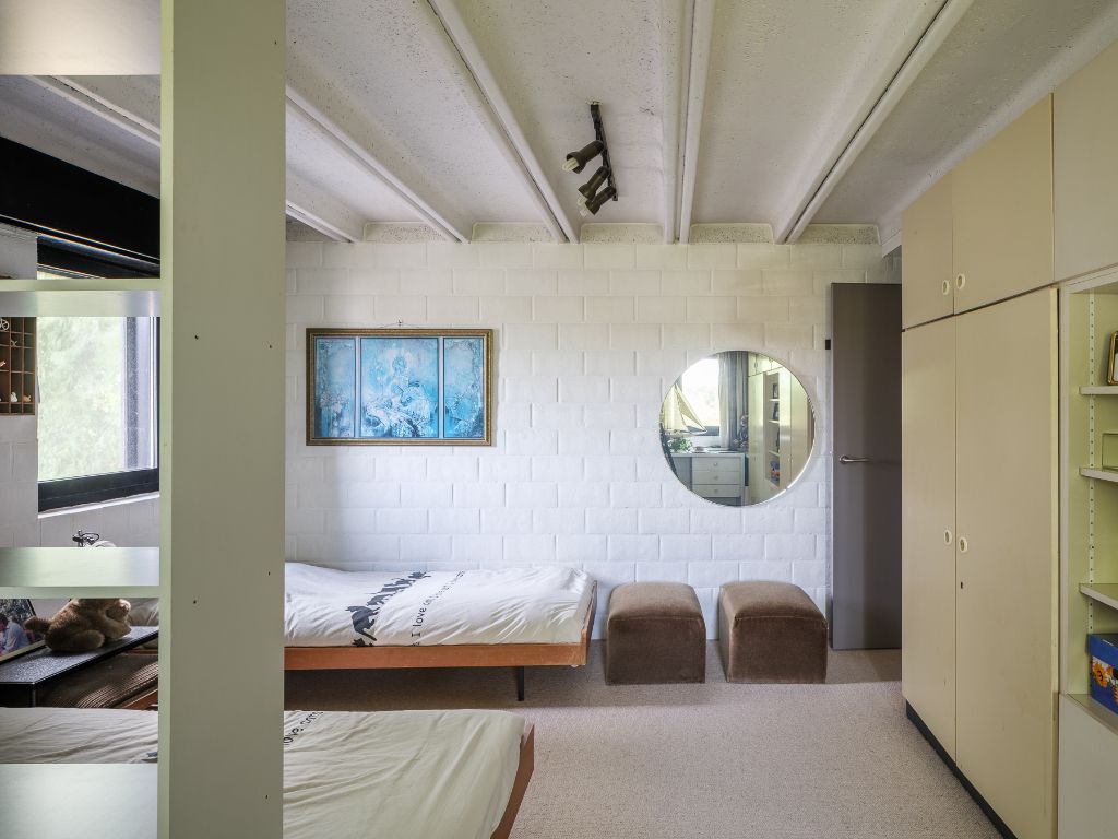 Vrijstaande modernistische villa te Zomergem op een uitzonderlijk perceel van 2.595m². foto 14