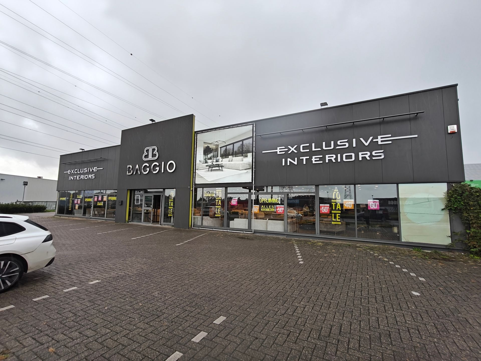 Te Huur: Showroom - 990 m² aan commerciële ruimte te Schelle foto 1