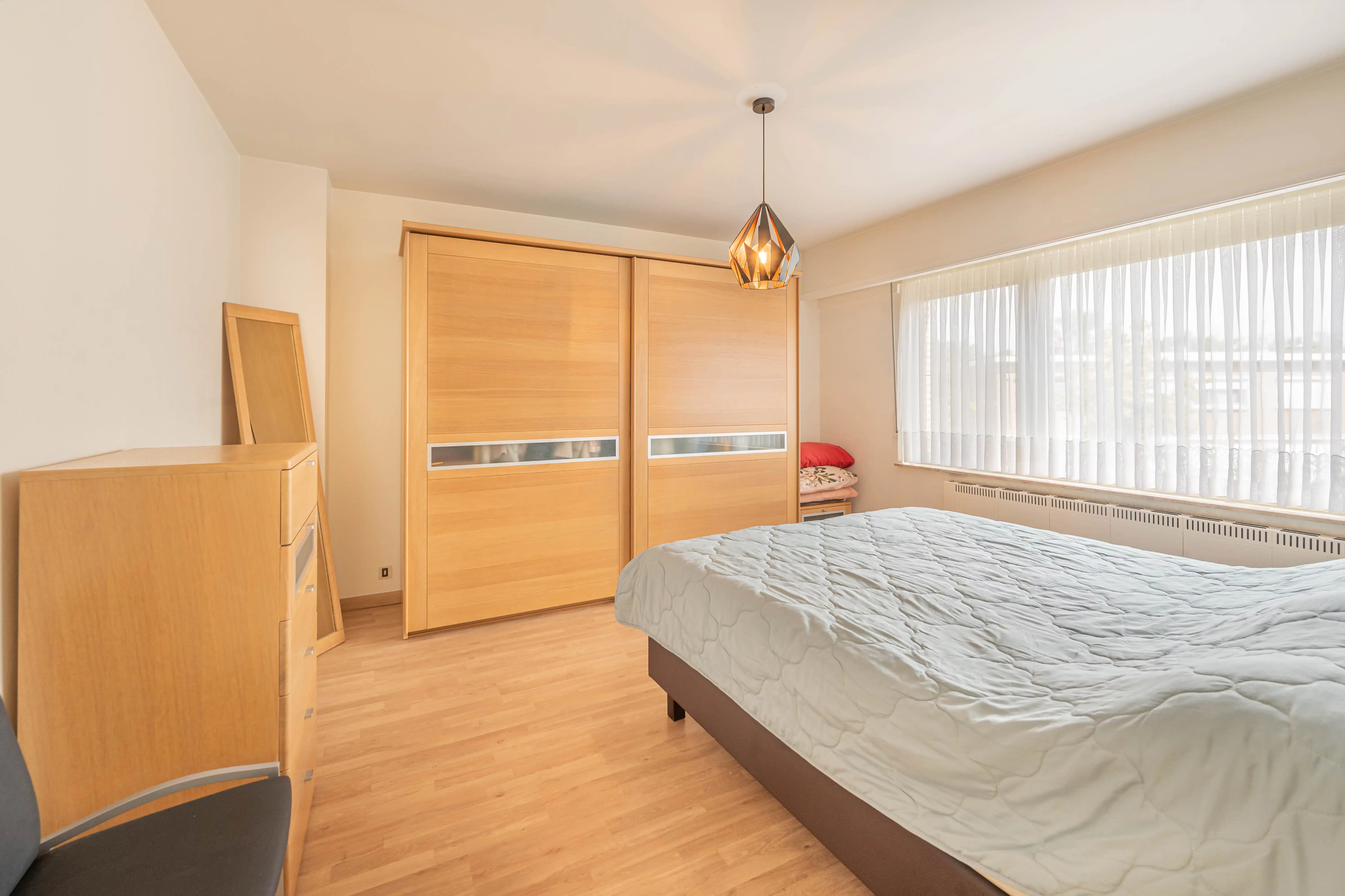 Kwalitatieve woning met 3 autostaanplaatsen in de garage! foto 17