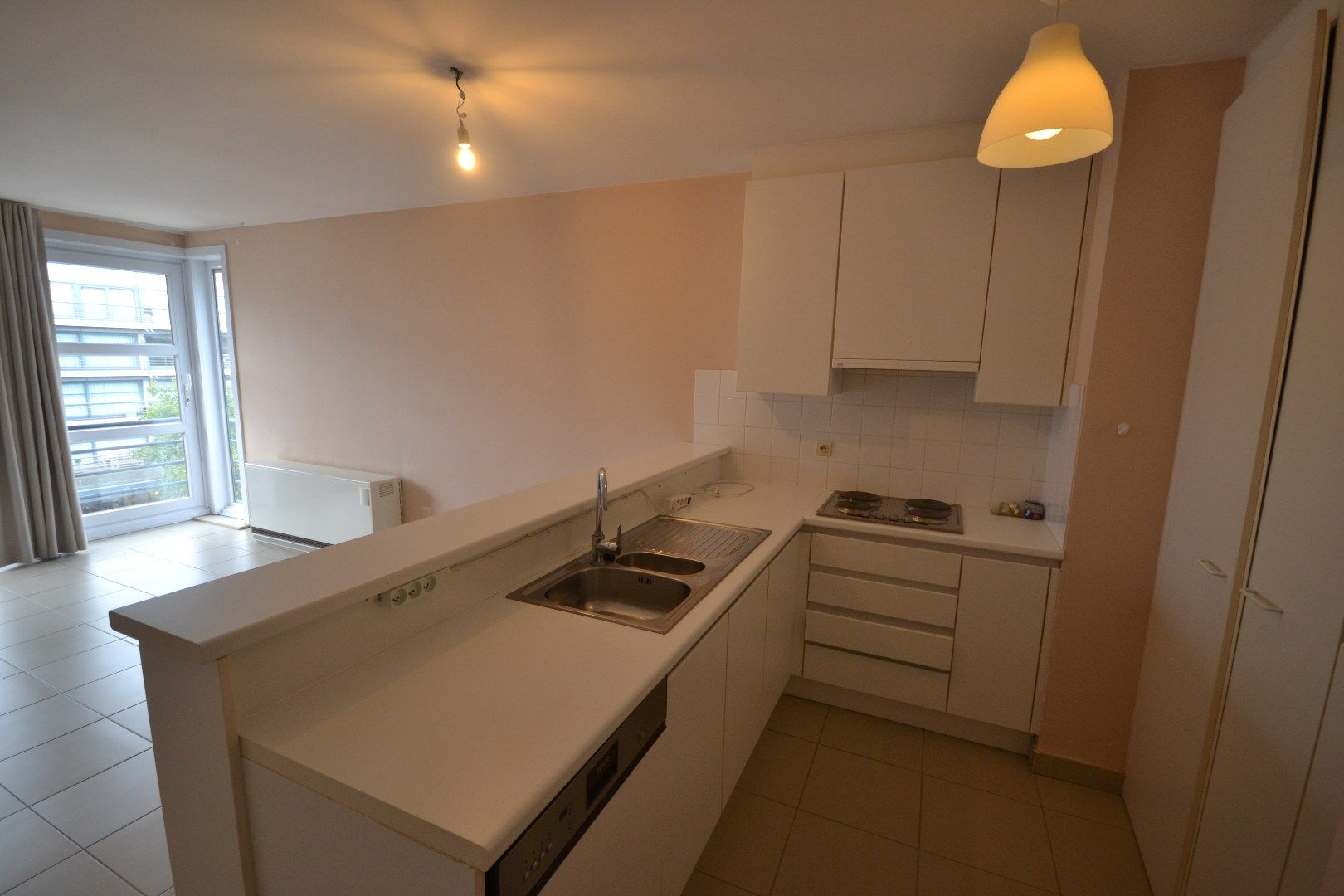 Mooi twee slaapkamer appartement, centraal gelegen, in  Oostduinkerke-bad! foto 4