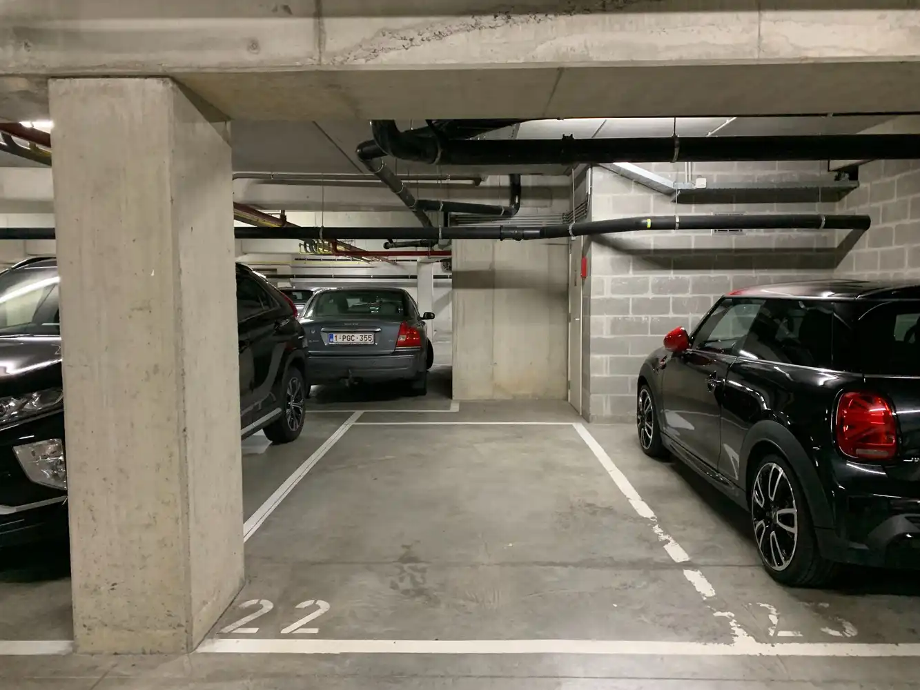 Overdekte en afgesloten autostaanplaats P22 gelegen onder residentie Edelweiss te Korbeek-Lo! foto 2