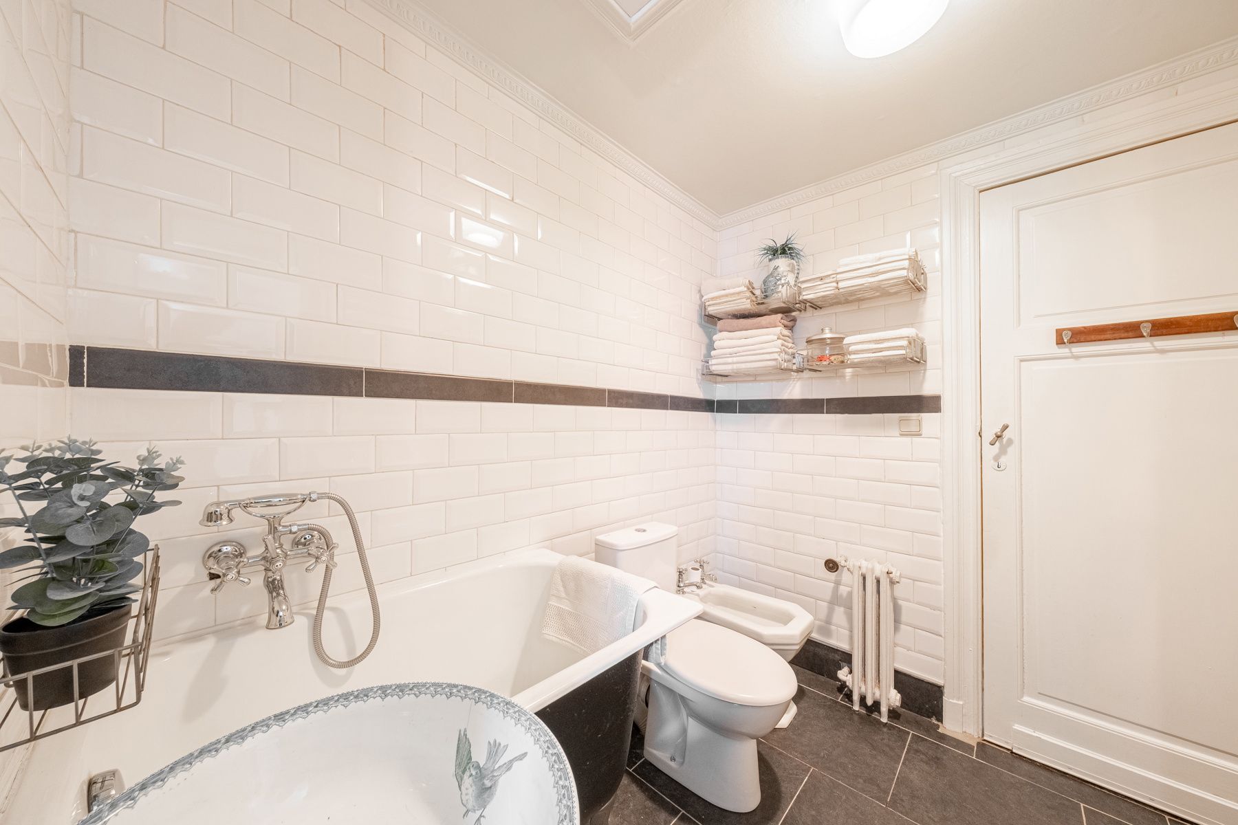 Wonen in een stuk geschiedenis met prachtige stadsoase foto 16