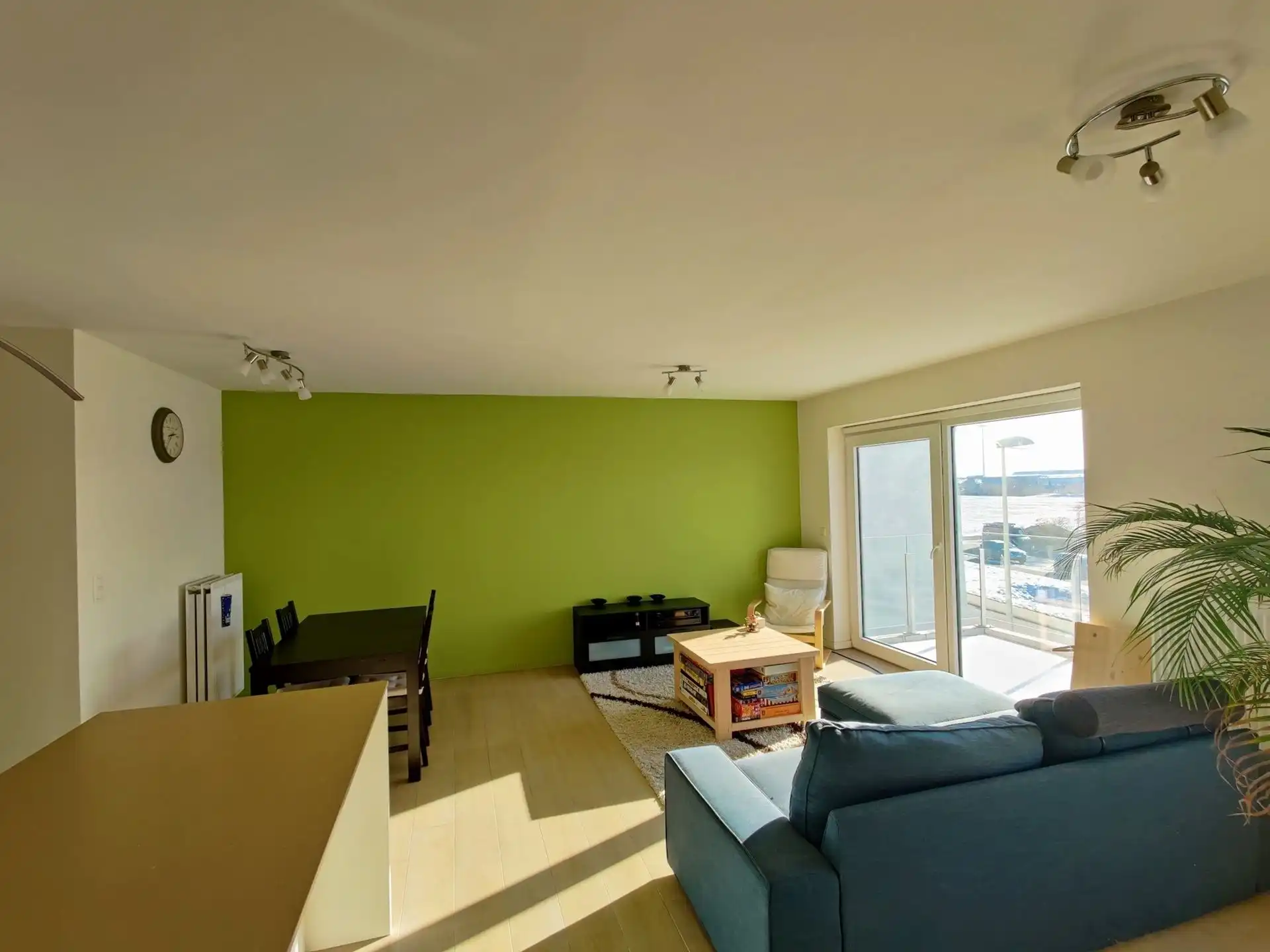 Recent instapklaar appartement met 2 slaapkamers! foto 5