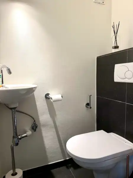 NIEUW GESCHILDERD APPARTEMENT MET DRIE SLAAPKAMERS EN GARAGE foto 7