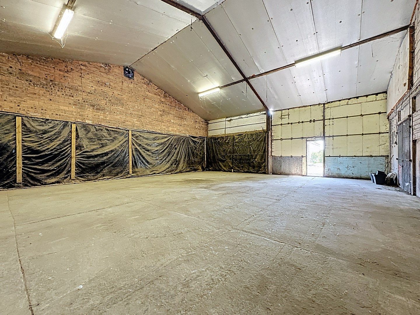 Landelijk wonen met grote schuren foto 28