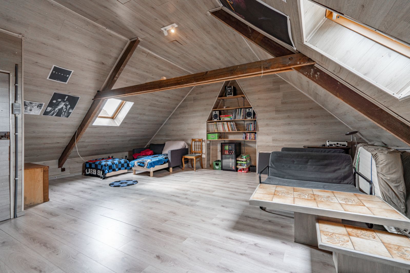 Instapklare woning met zonnepanelen en uitweg via achterliggende ruime garage! foto 10