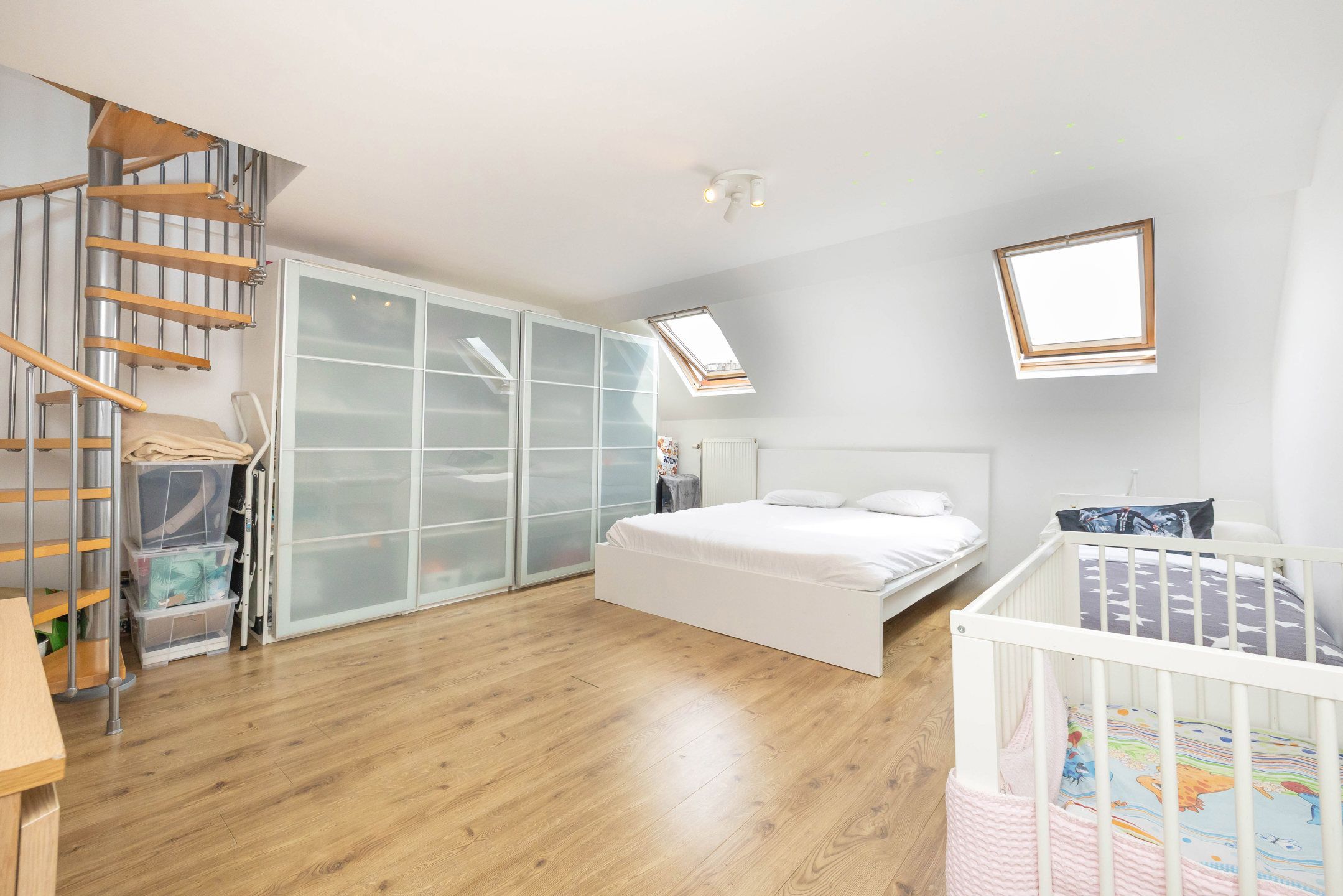 Woning van ± 150 m² met atelier/opslagruimte van ± 100 m² foto 14