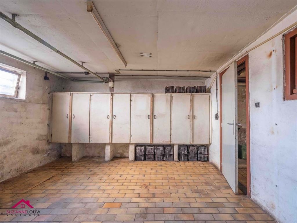 Vrijstaande, op te frissen woning foto 33