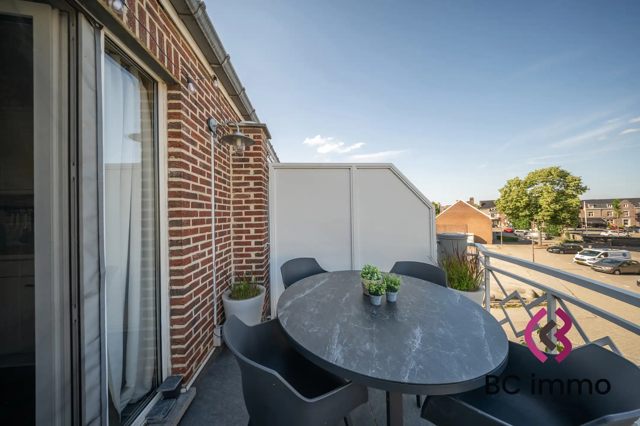 Modern en lichtrijk appartement met 2 slaapkamers foto 5