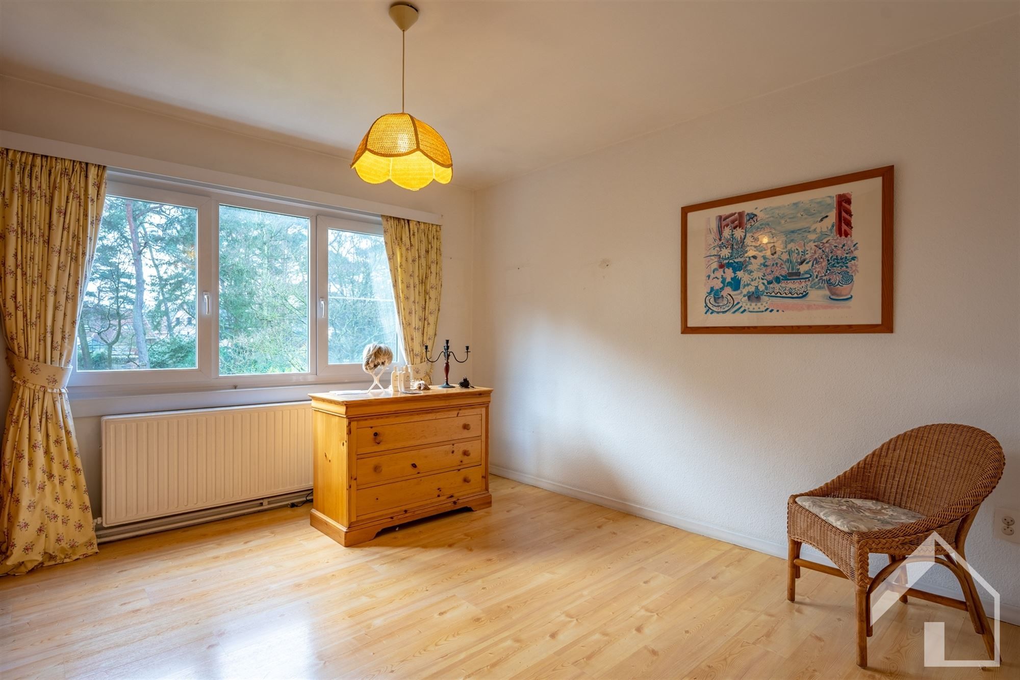 Gezinswoning met 4 ruime slaapkamers, garage en leuke tuin foto 14