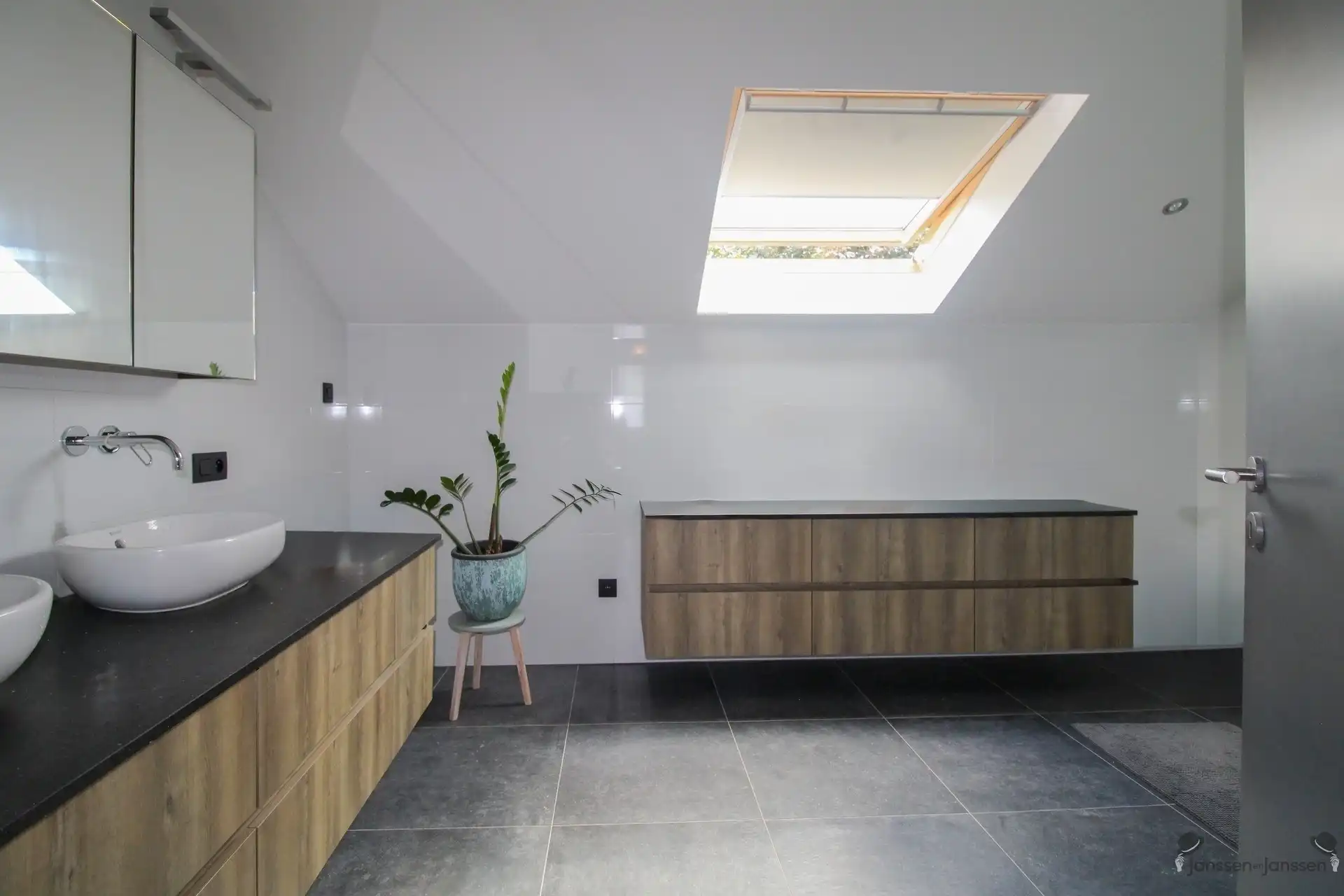 Ruime villa op perceel van 1000m², ideaal voor zelfstandige activiteit foto 17