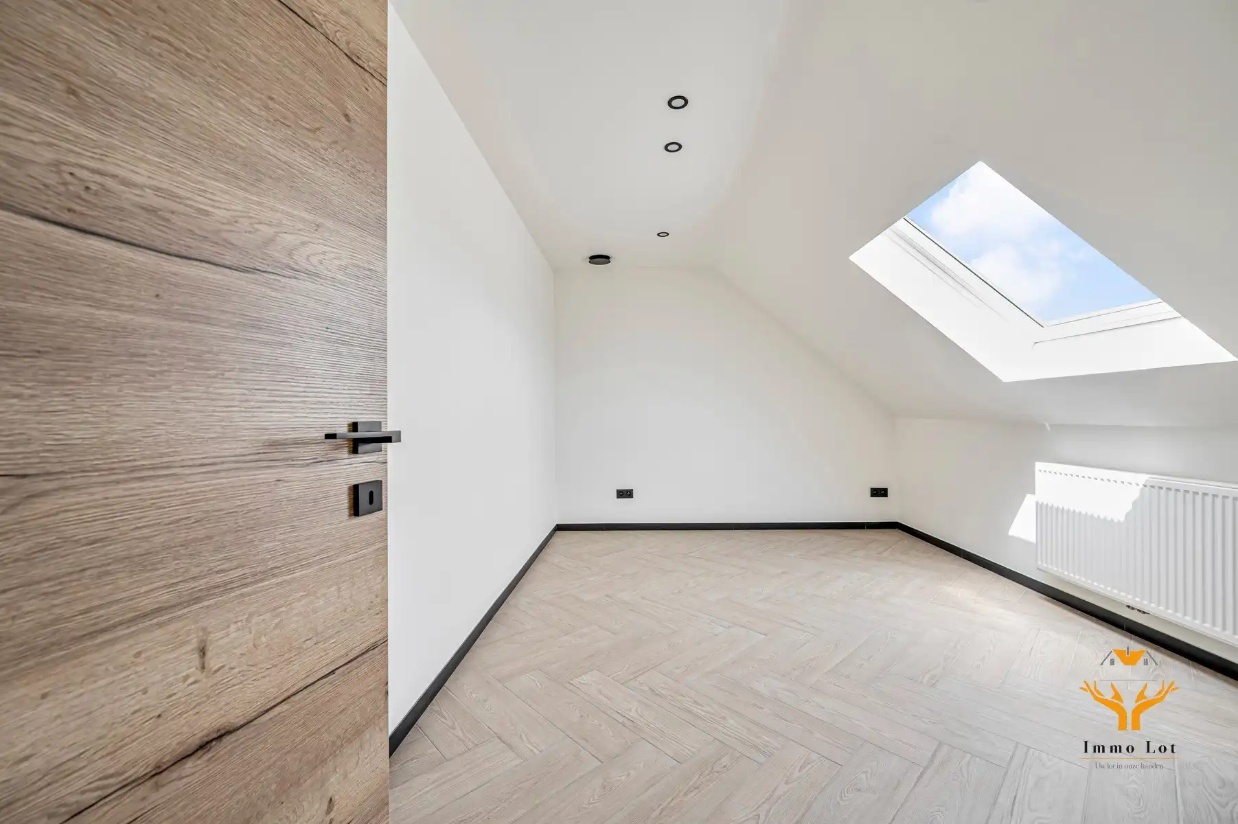 Ruime woning met magazijn  foto 19