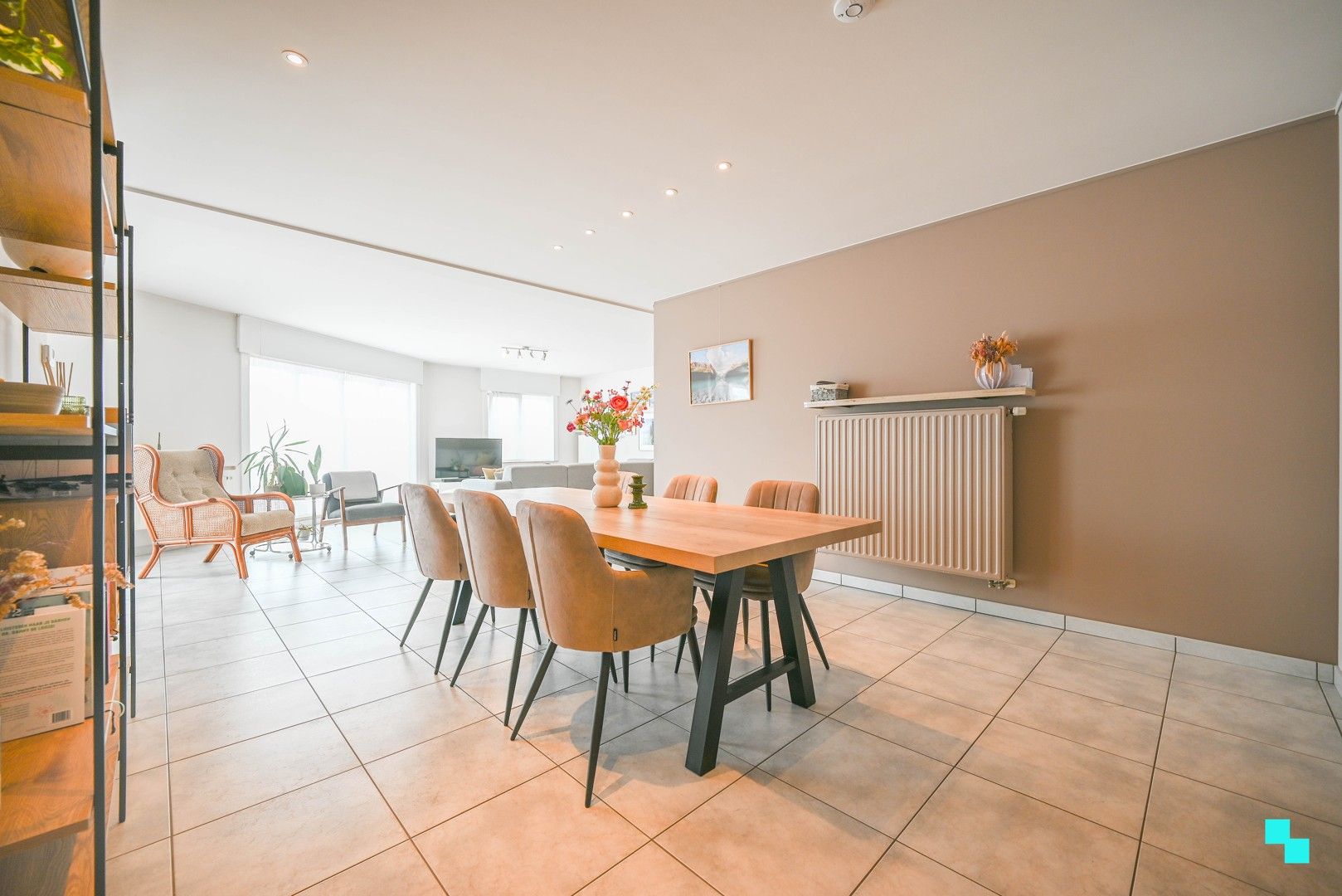 Riant appartement in centrum Oostrozebeke foto 3
