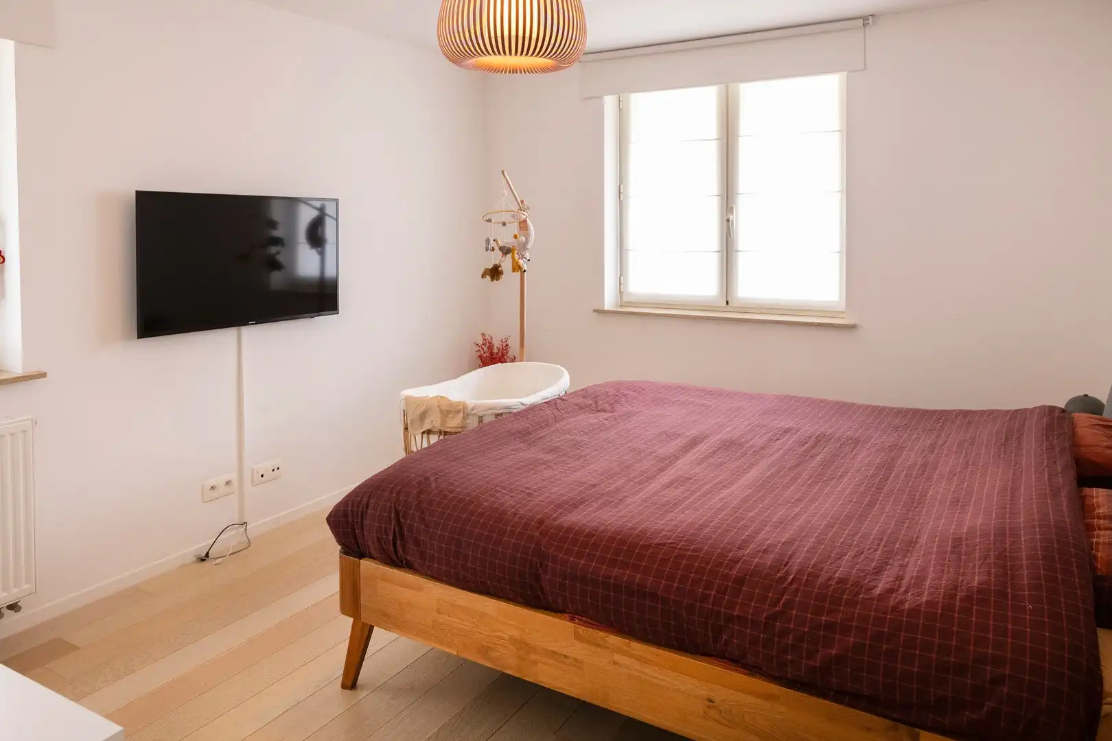 Verrassend ruime halfopen woning met 5 slaapkamers. foto 10