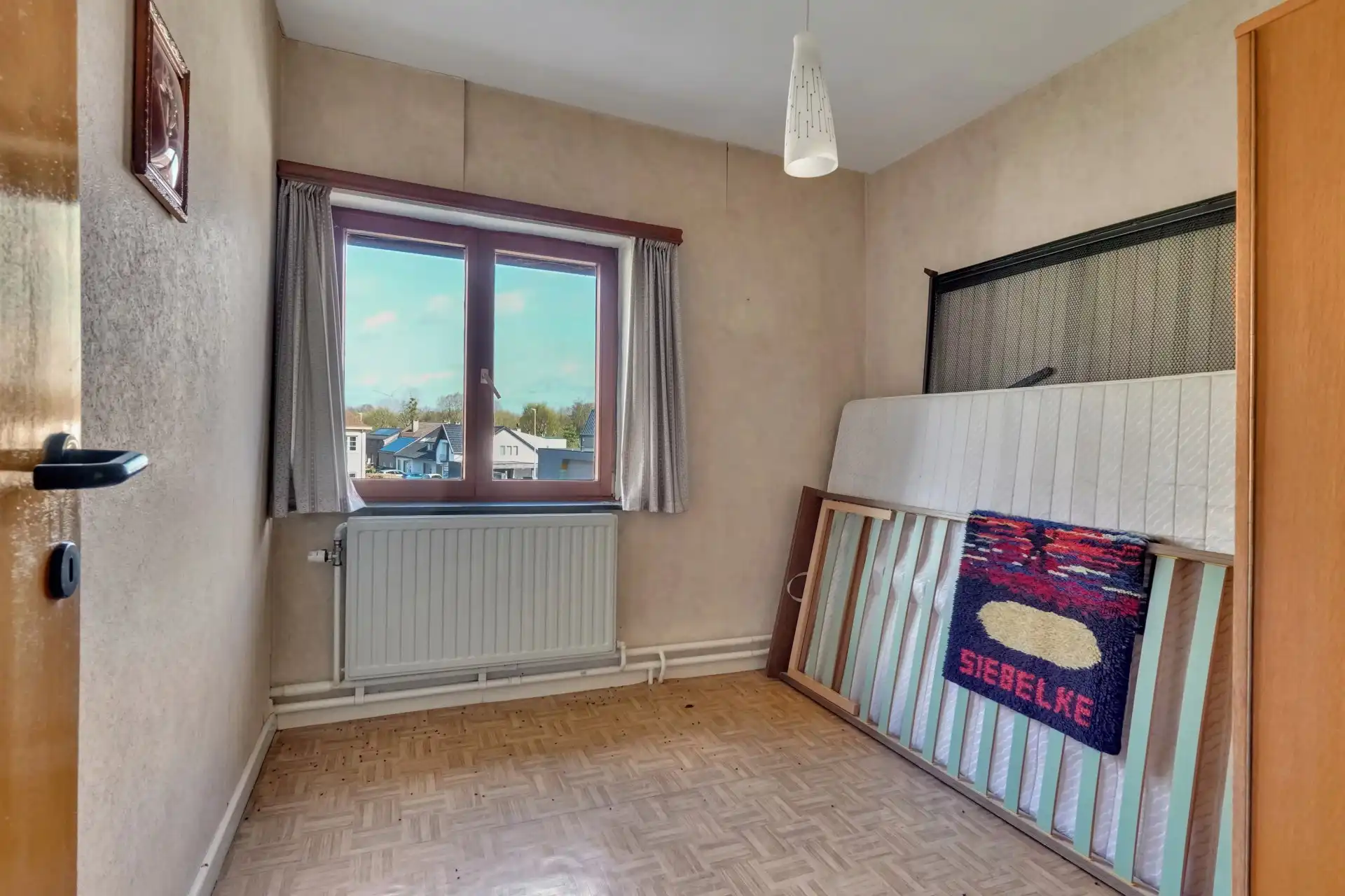 Halfopen bebouwing met 4 slaapkamers en vrijstaande garage foto 7