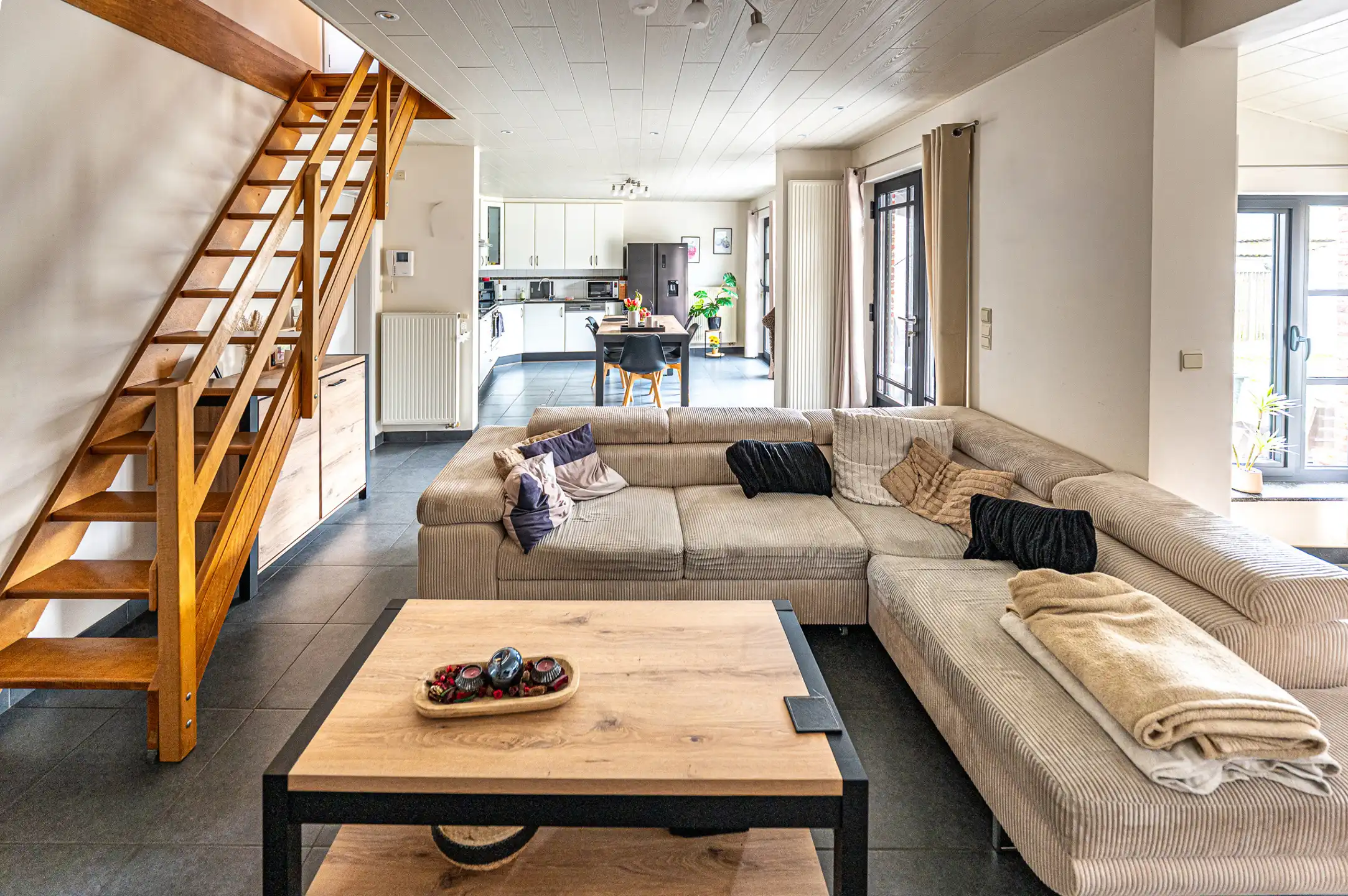 Instapklare woning met 3 slpk, terras en tuintje foto 11