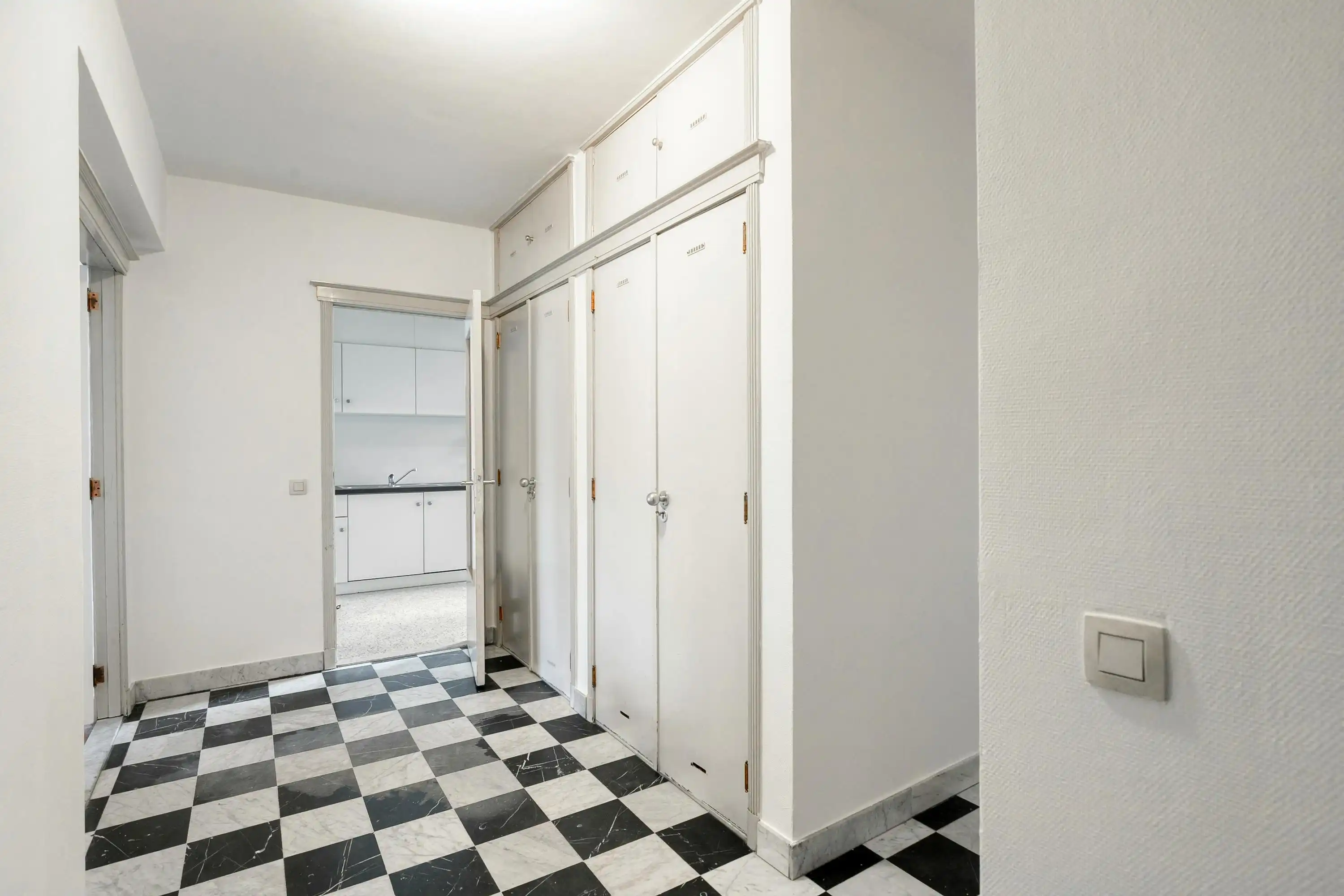 Drie slaapkamer appartement van 118 m² te koop in Borgerhout foto 5