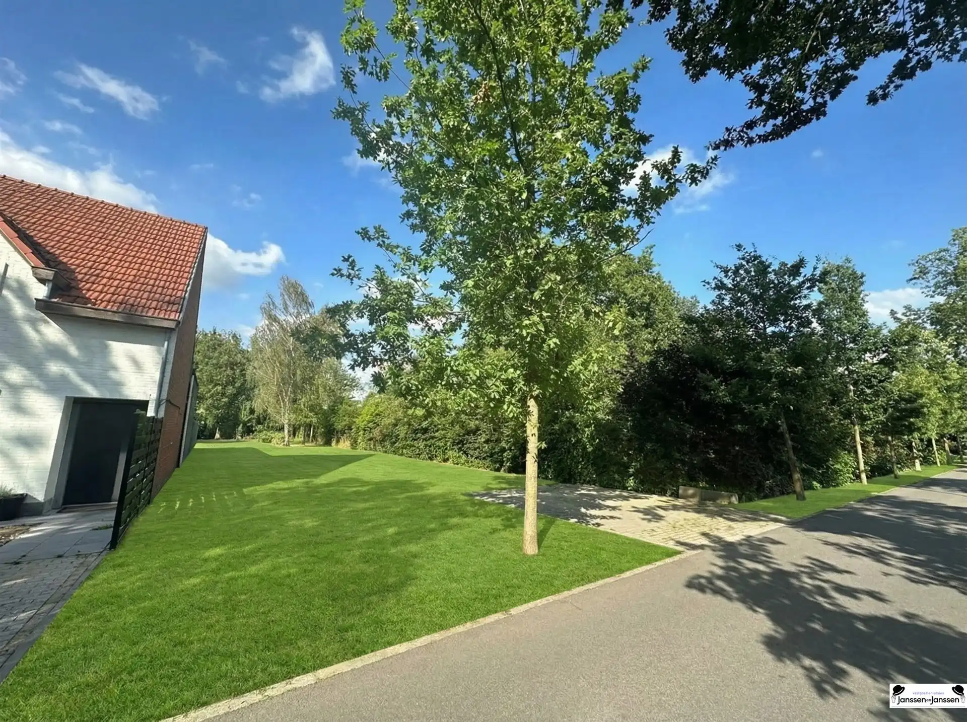 Nieuwbouwwoning gelegen nabij het centrum van Gooreind foto 2