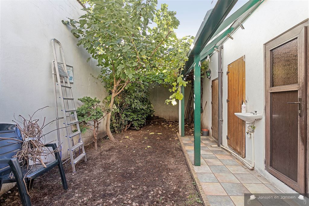 Zeer ruim huis met hoge plafonds, tuin en vier slaapkamers foto 25