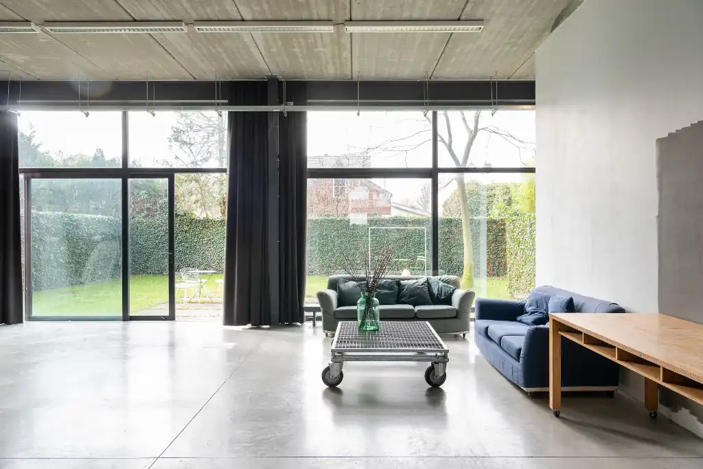 Verkoop via aandelen: Karaktervol atelier, kantoor en/of opslagruimte van ca. 300 m² in Sint-Amandsberg foto 10