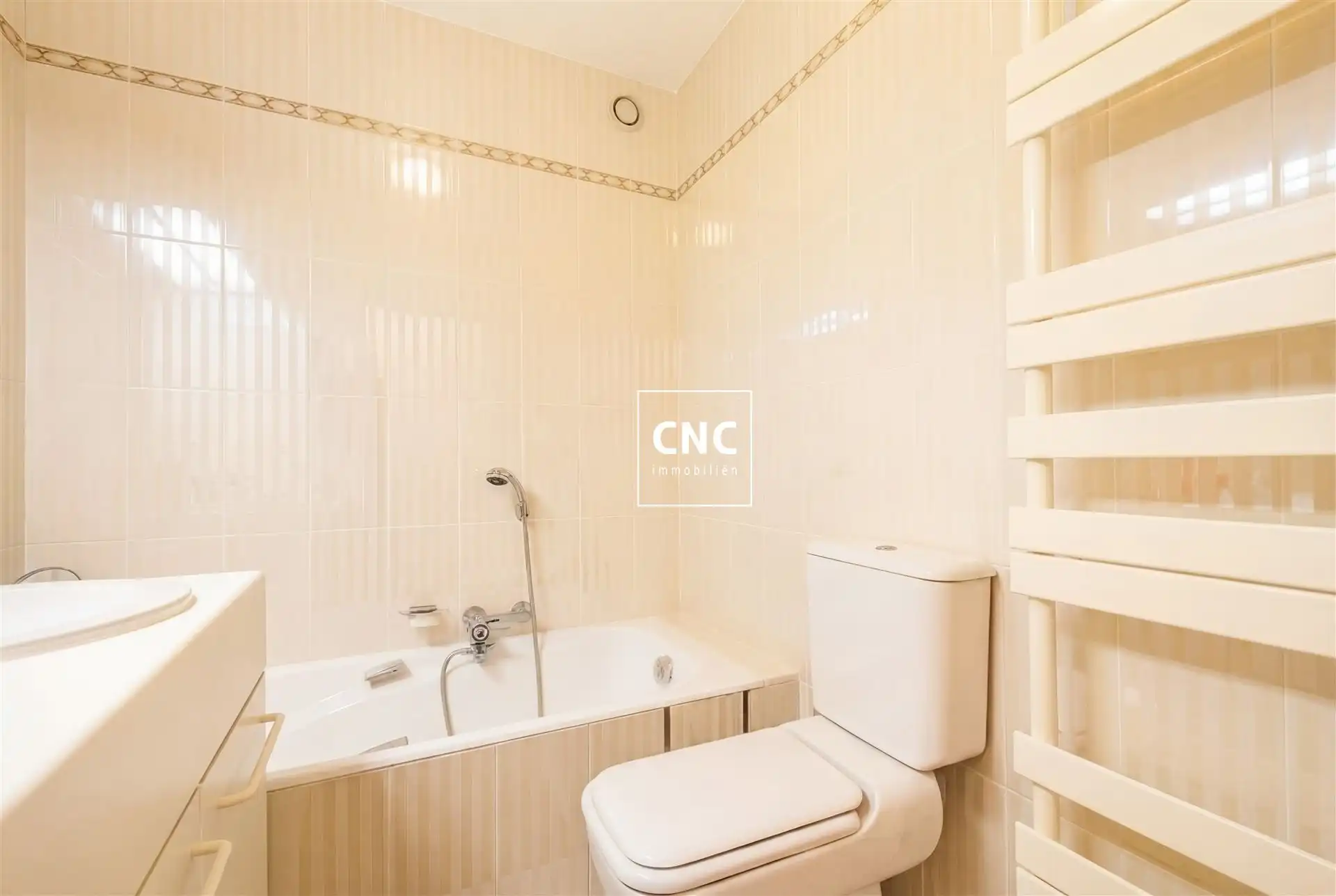 Ruim hoekappartement met mooi open zicht in hartje Knokke foto 16
