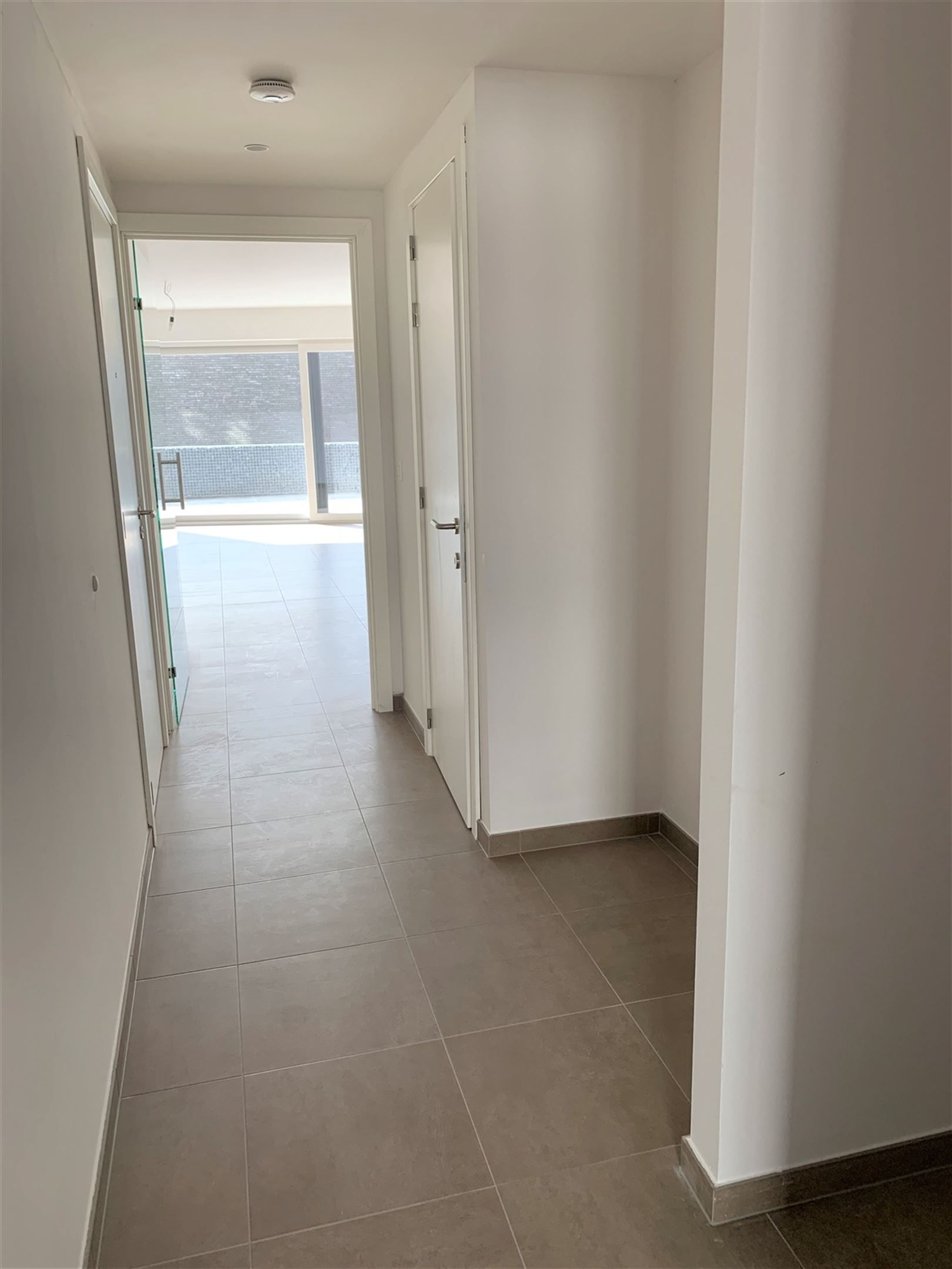 ongemeubeld gelijkvloers appartement foto 6