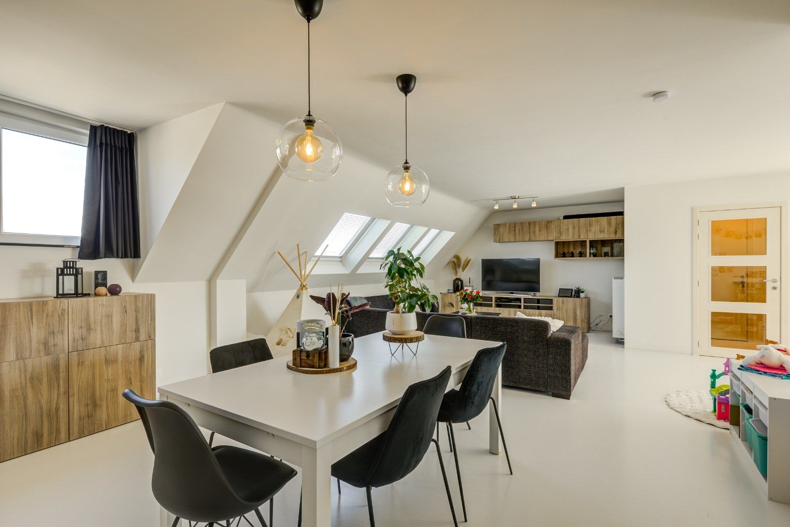 Instapklaar, ruim appartement te koop in centrum van Hamont! foto 6
