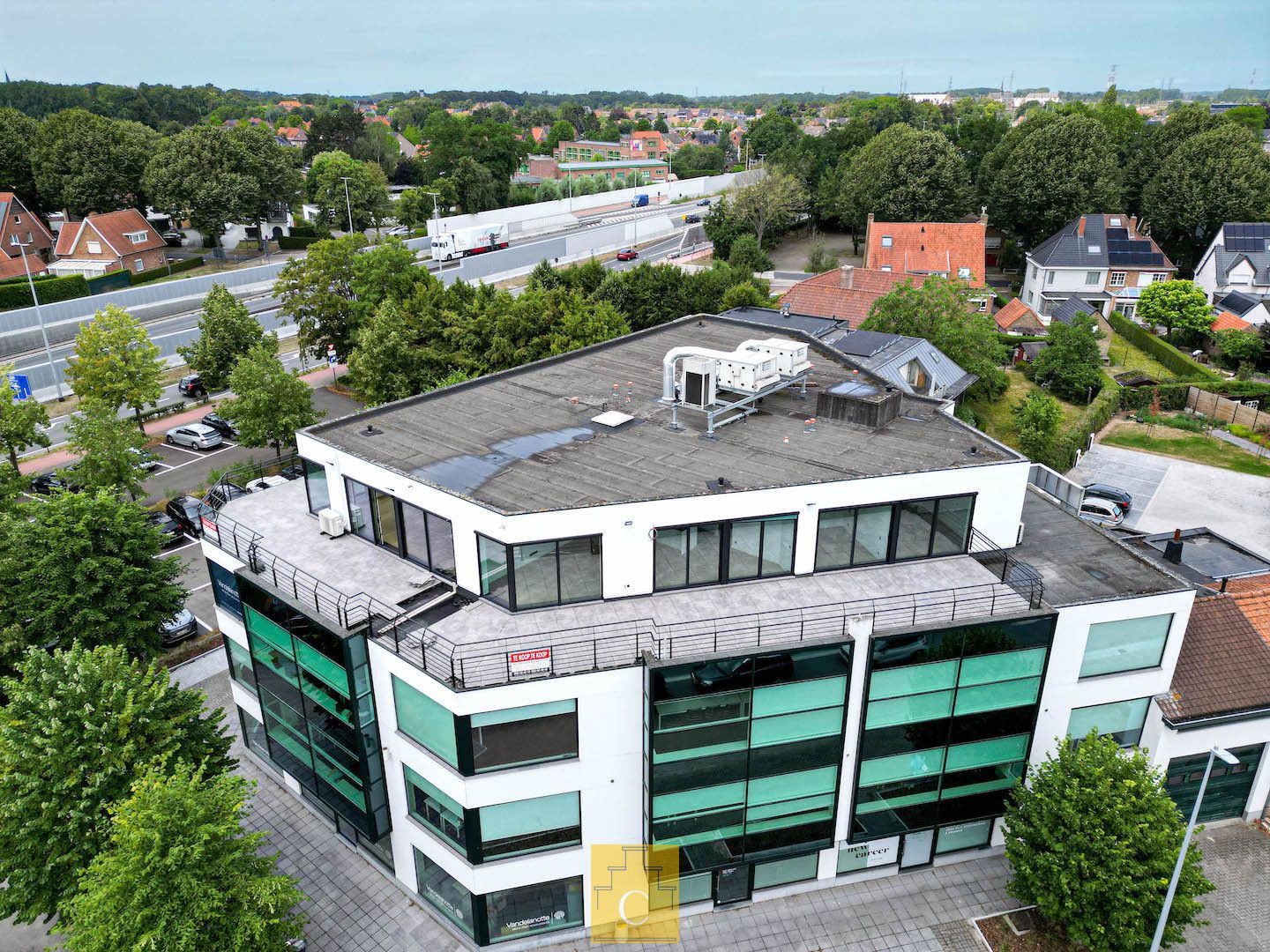 Prachtig verbouwd dakappartement met ruim terras foto {{pictureIndex}}