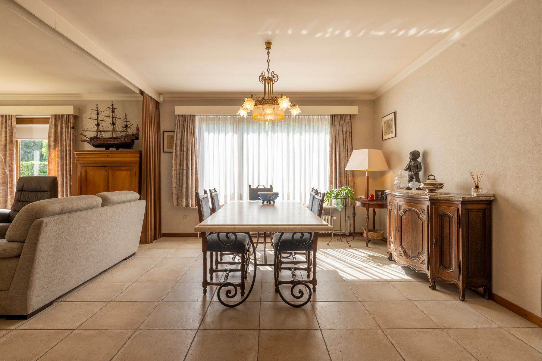 Villa met 4 slaapkamers, grote tuin en garage te koop! foto 5