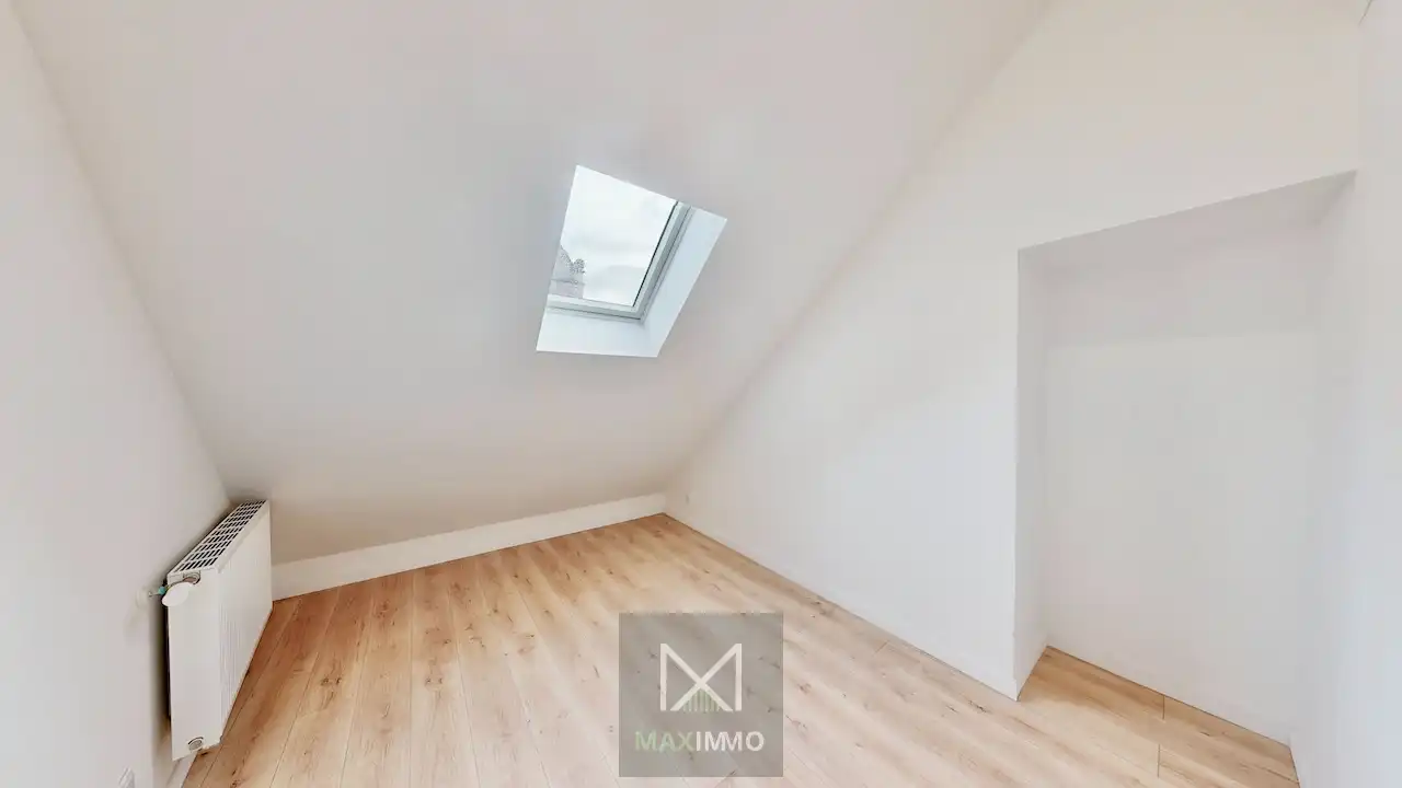 Totaal gerenoveerde woning met garage in het centrum van Lauwe foto 12