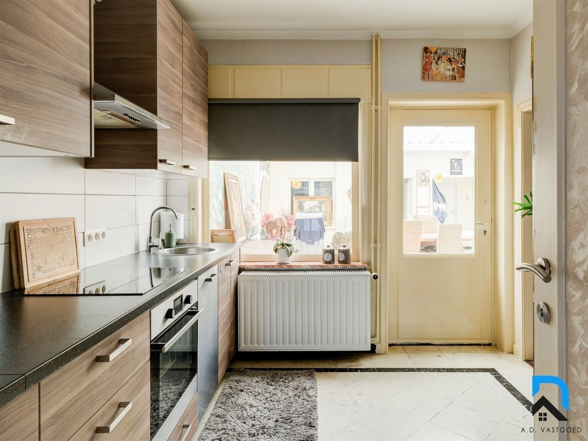 Ruime woning met grote tuin en dubbele garage foto 12