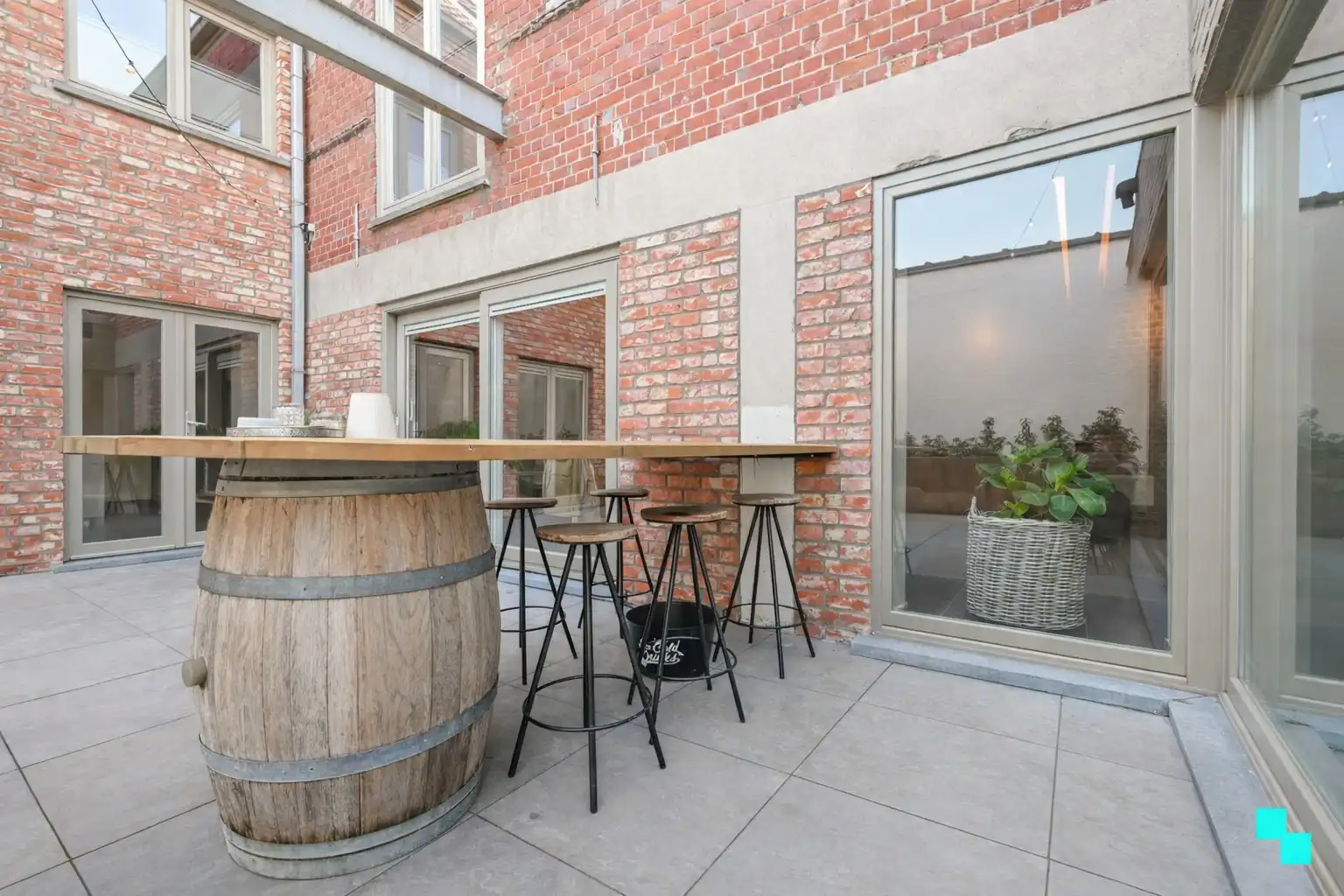 Stijlvol wonen met comfort: 5 slaapkamers, zonnig terras & moderne technieken foto 23