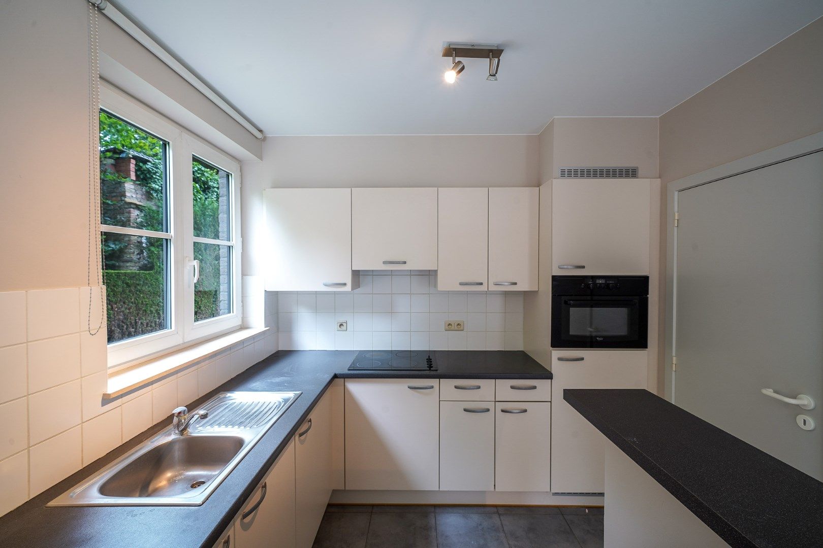 Instapklaar gelijkvloers appartement in centrum Oudenburg foto 6