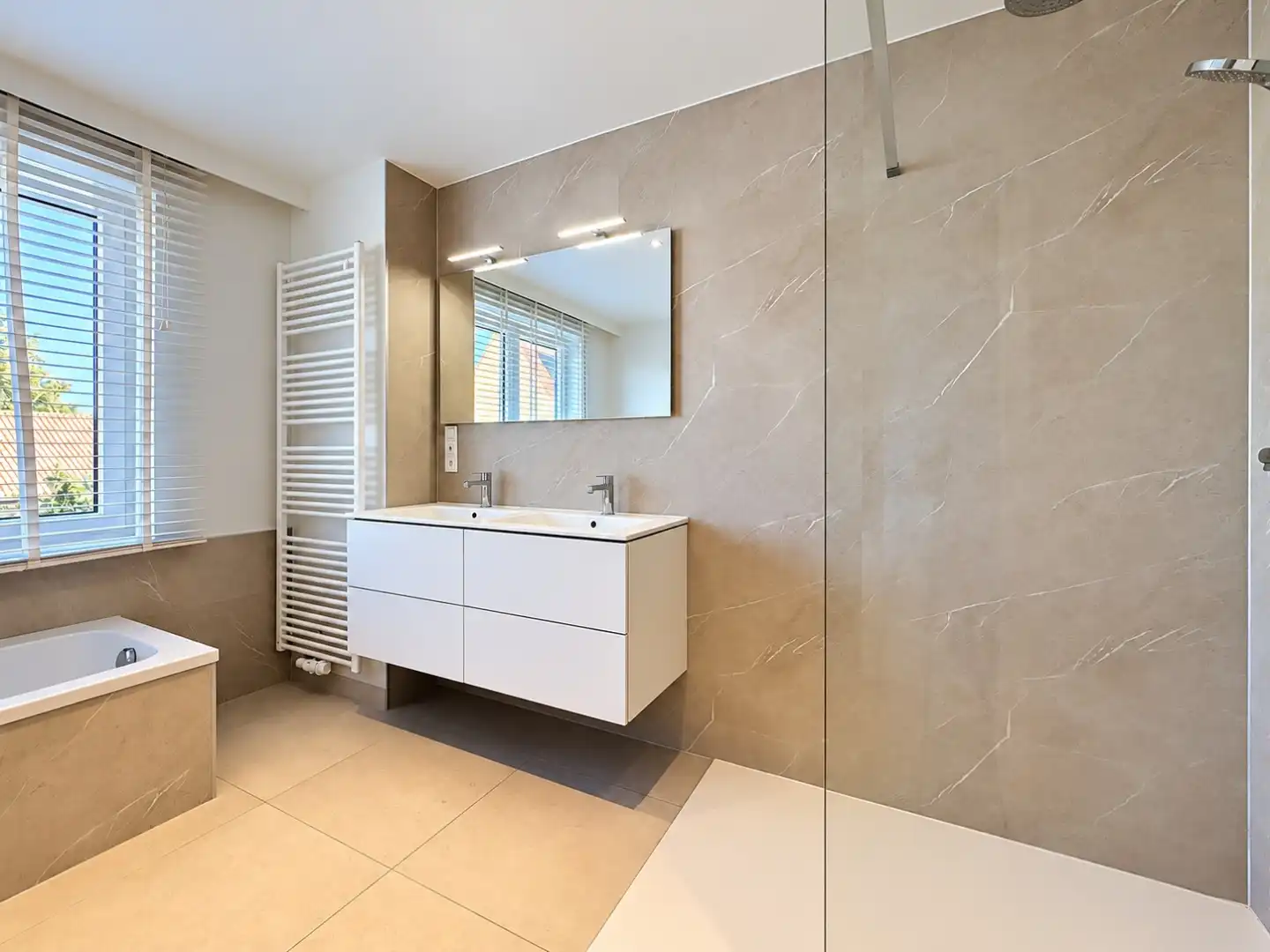 Zongericht appartement nabij het centrum van Oostduinkerke. foto 9