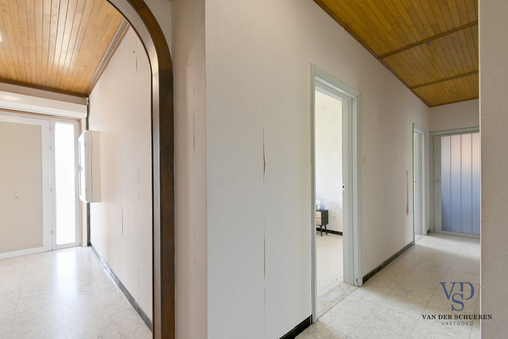 Te renoveren bungalow op een perceel van ca. 2.840 m² foto 17