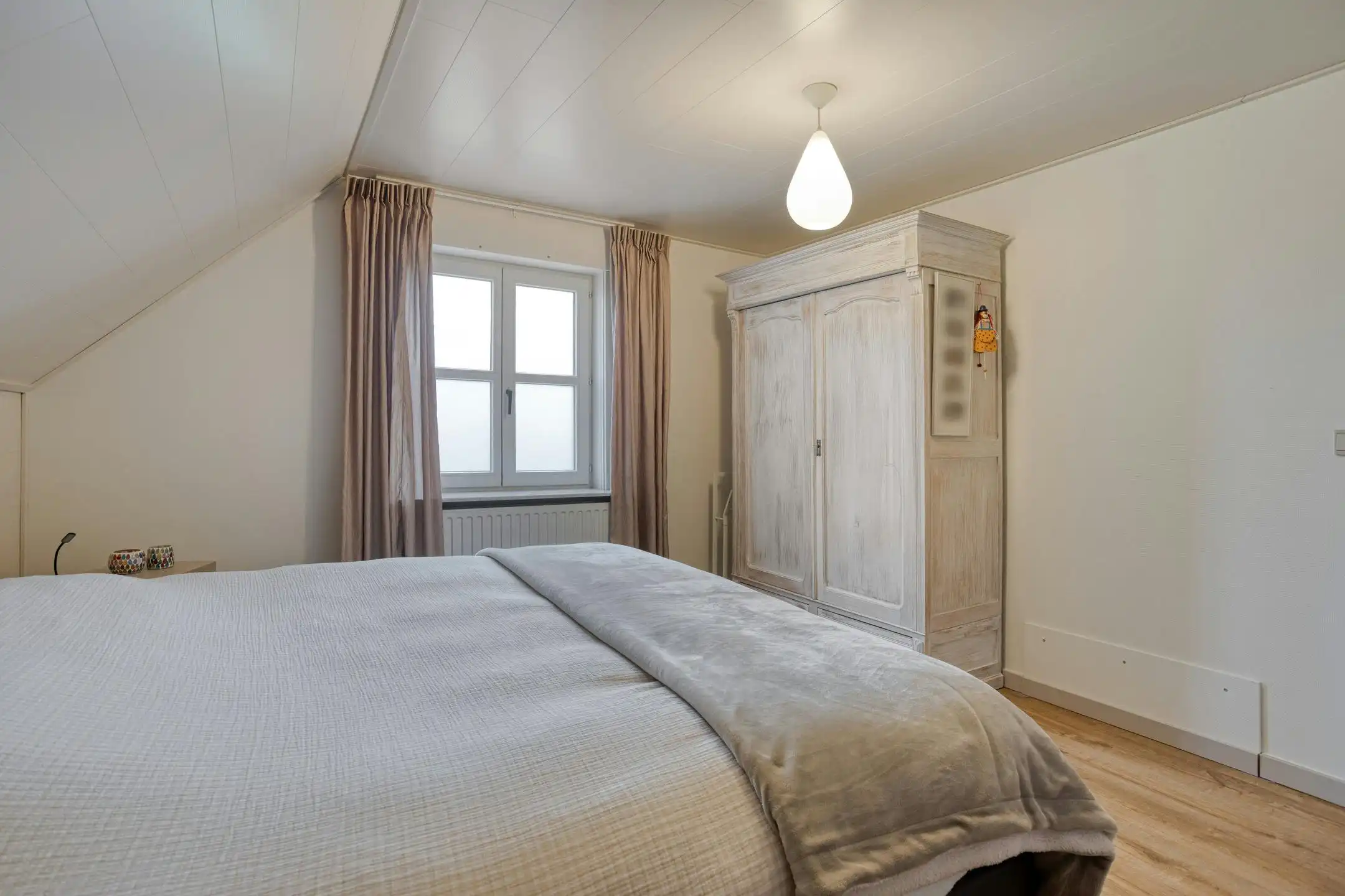 Landelijke woning met 4 slaapkamers op 2.772m² te Beauvoorde. foto 20