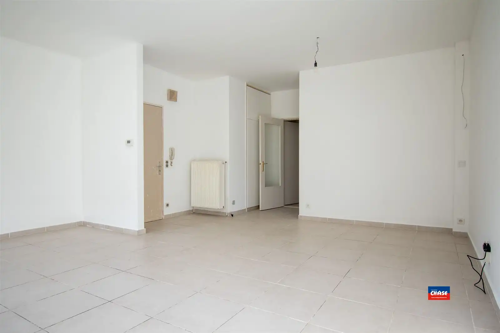 IN OPTIE !!! Op te frissen gvl appartement met 2 slaapkamers + garage foto 3