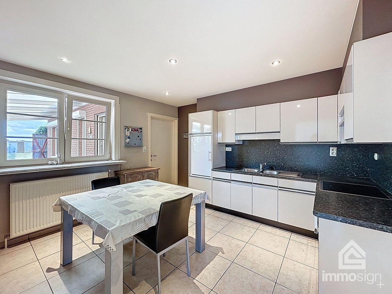 Instapklare gelijkvloerse woning (bungalow) op een perceel van 1079 m² met uitzicht over de velden, vlakbij de grens met Nederland foto 10