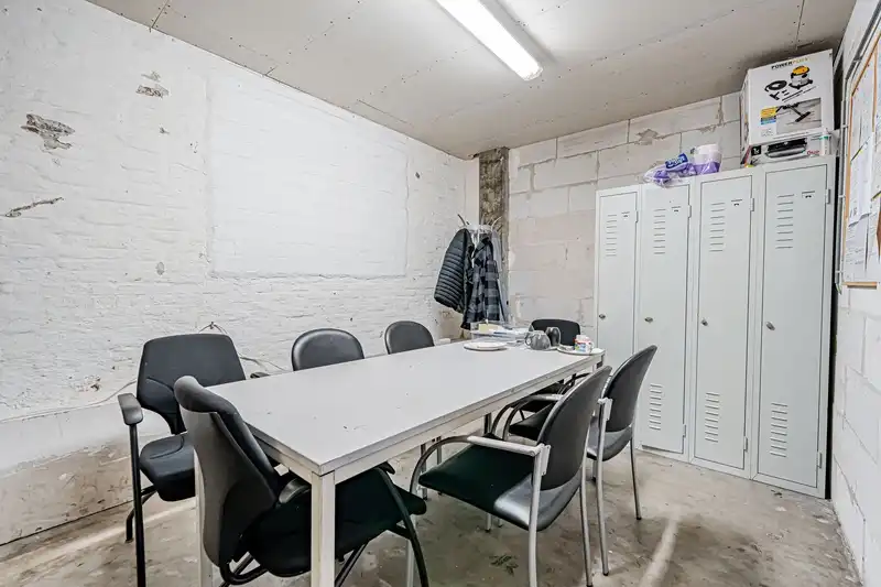 Magazijn te Gent te huur foto 5