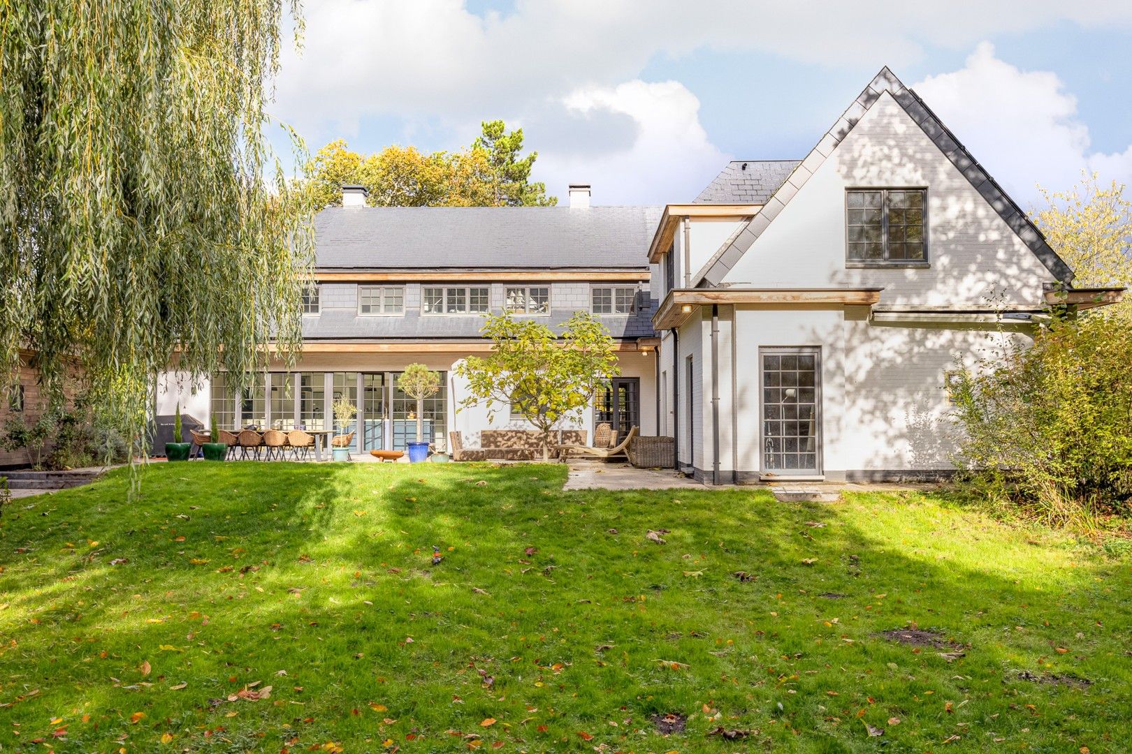 RUIME EXCLUSIEVE VILLA GELEGEN IN DE SCHADUW VAN HET PEERDSBOS foto 2