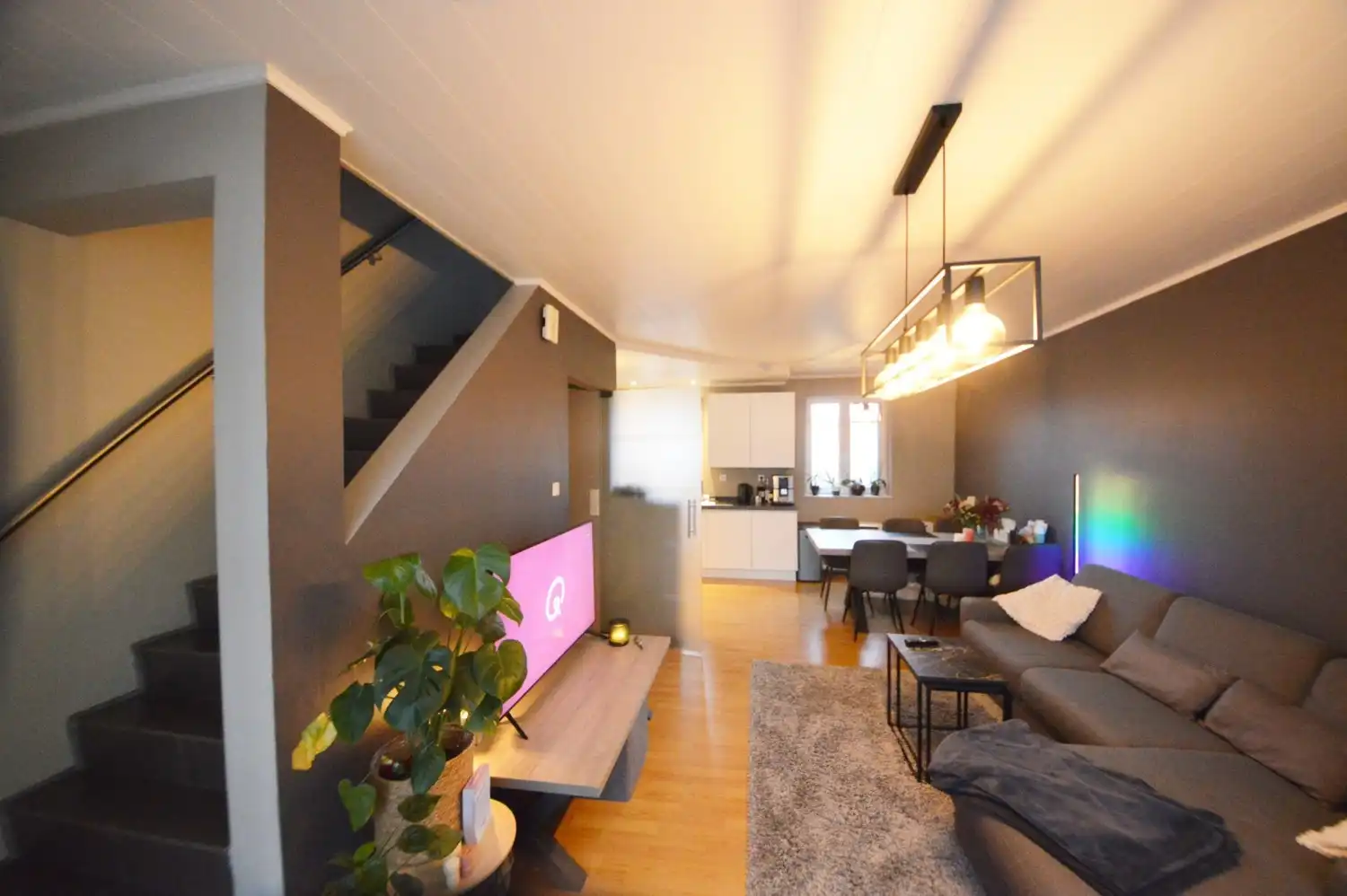 INSTAPKLARE WONING MET GARAGE EN 2 SLAAPKAMERS foto 9