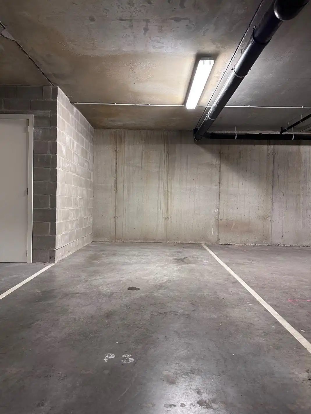 Ondergrondse parkeerplaats in centrum Gistel  foto {{pictureIndex}}