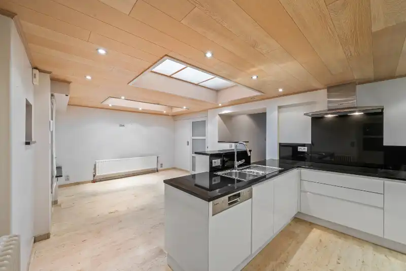 Zonnebeke-Passendale.&nbsp; grote verzorgde woning met > 5 slaapkamers foto 8