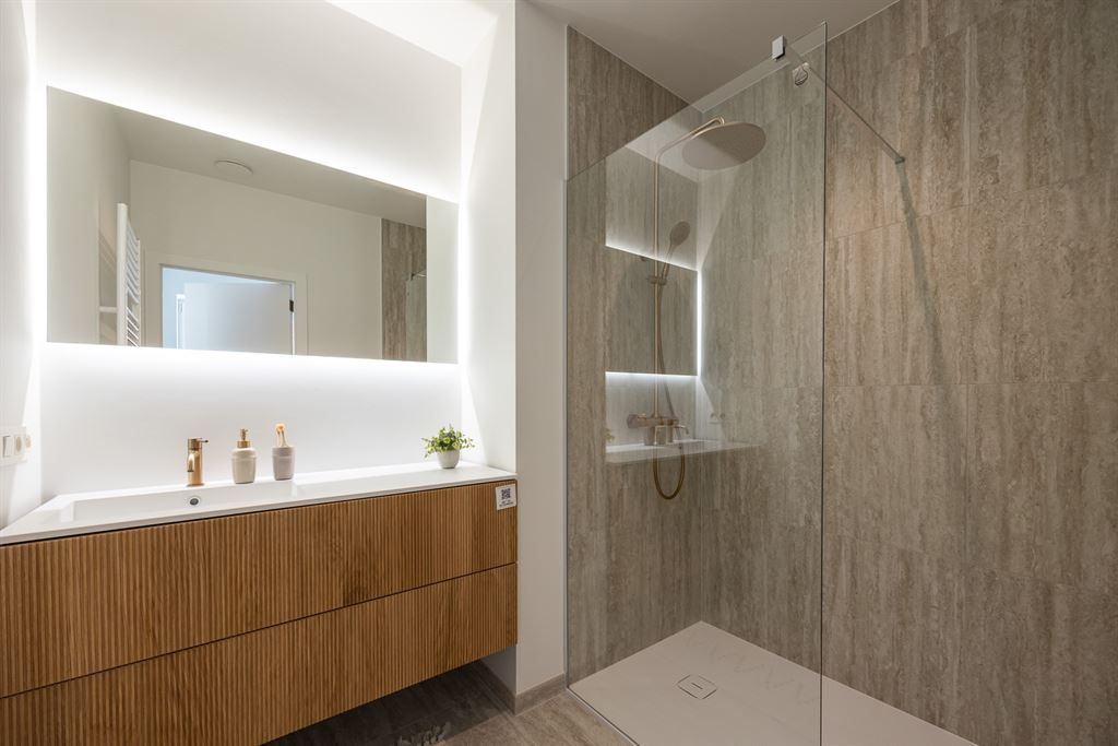Kwaliteitsvol gerenoveerd appartement met terras foto 12